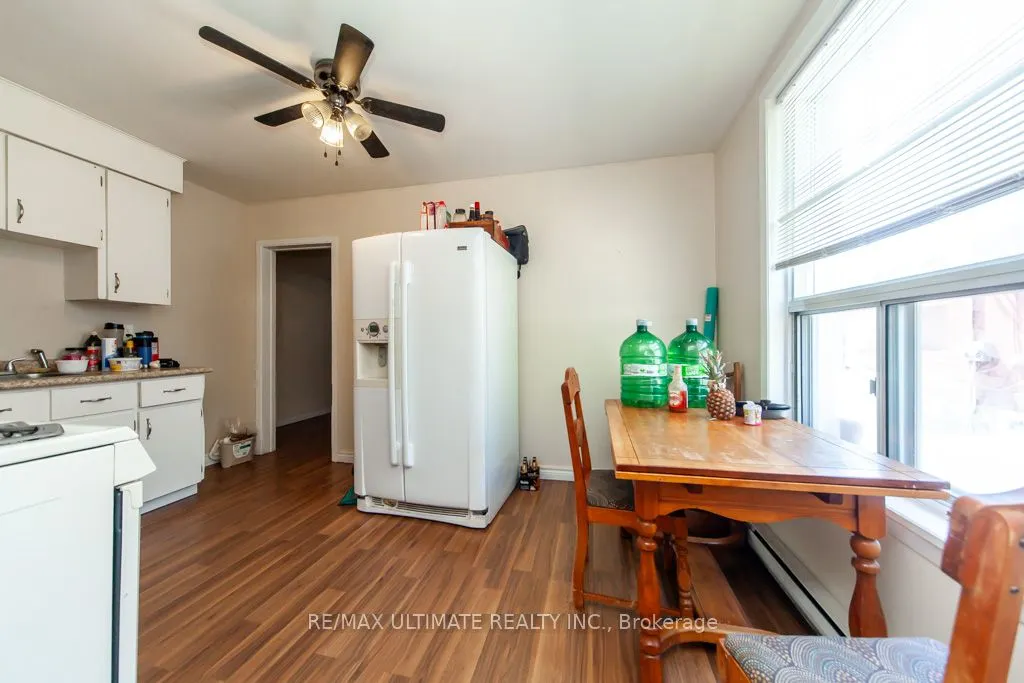 128 Elgin Street E