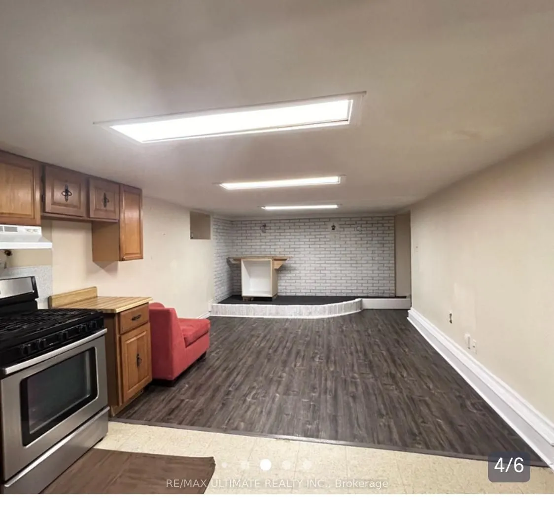 128 Elgin Street E