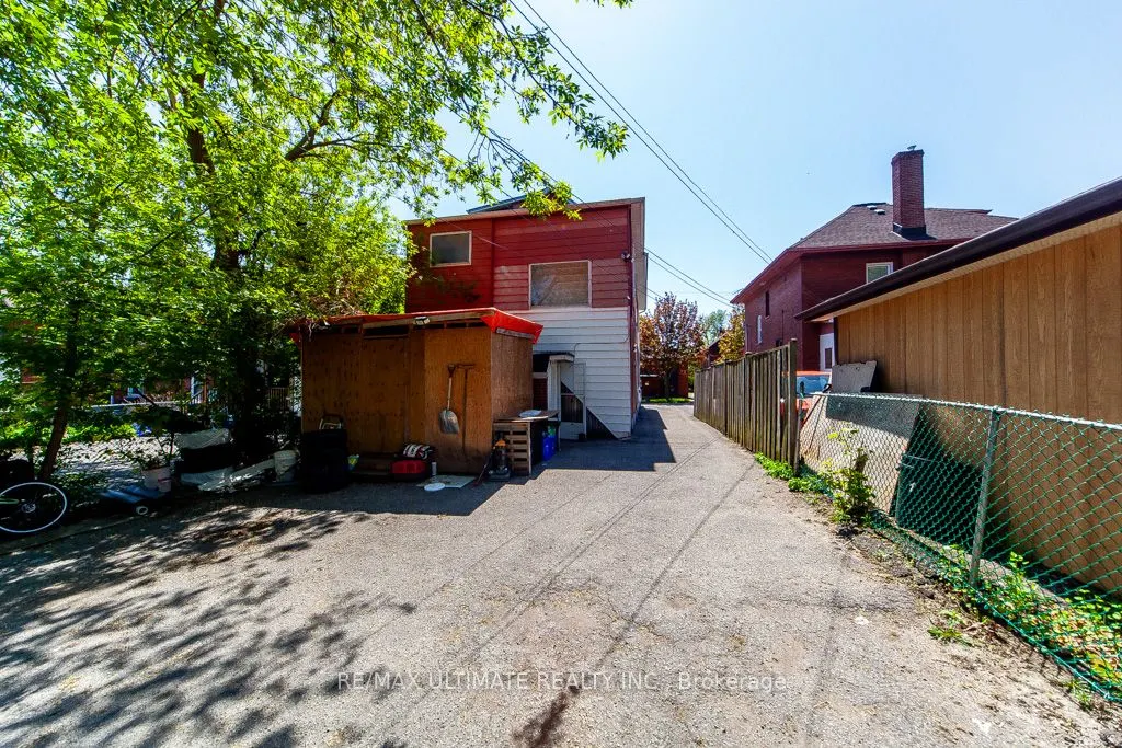 128 Elgin Street E