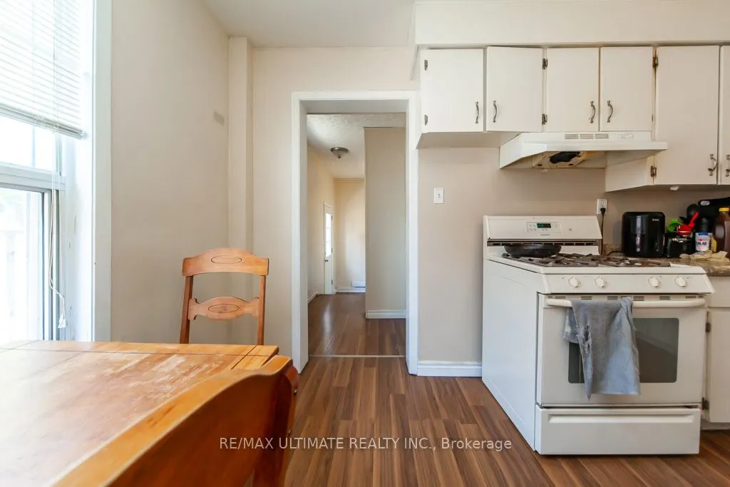 128 Elgin Street E