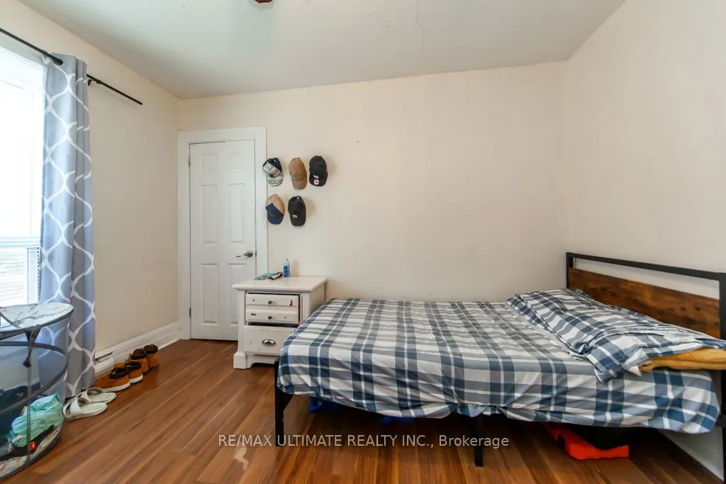 128 Elgin Street E