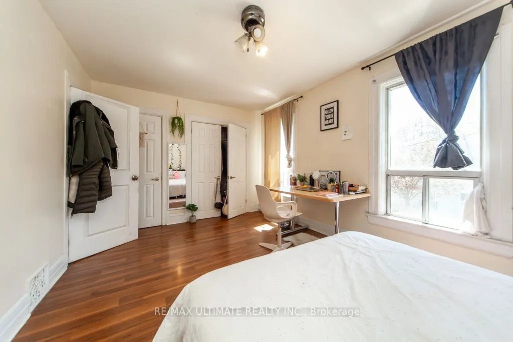 128 Elgin Street E