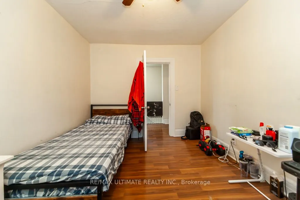 128 Elgin Street E