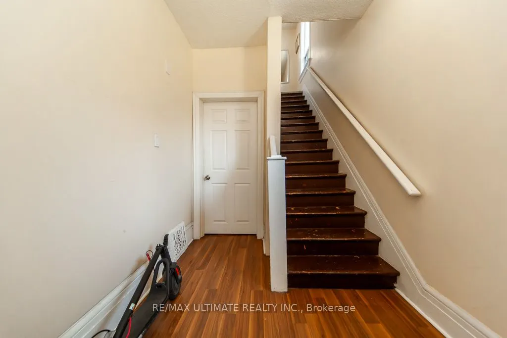 128 Elgin Street E