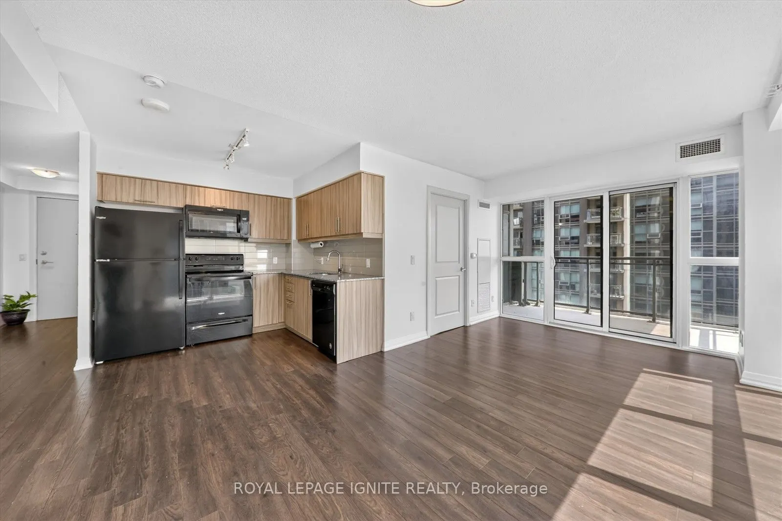 30 Meadowglen Place #1110