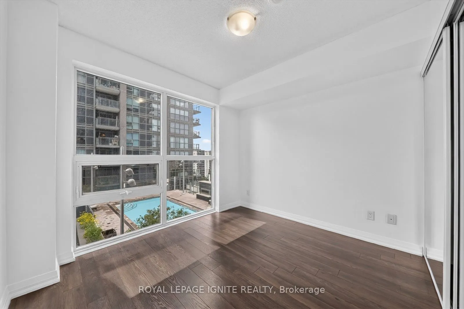 30 Meadowglen Place #1110