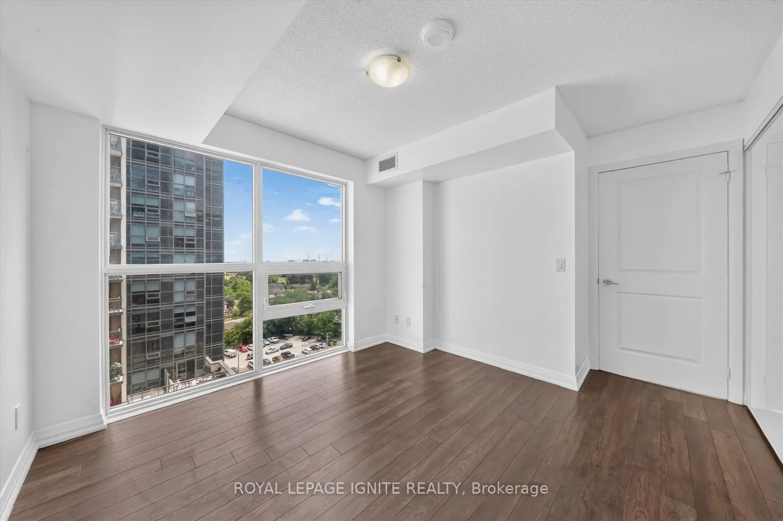 30 Meadowglen Place #1110