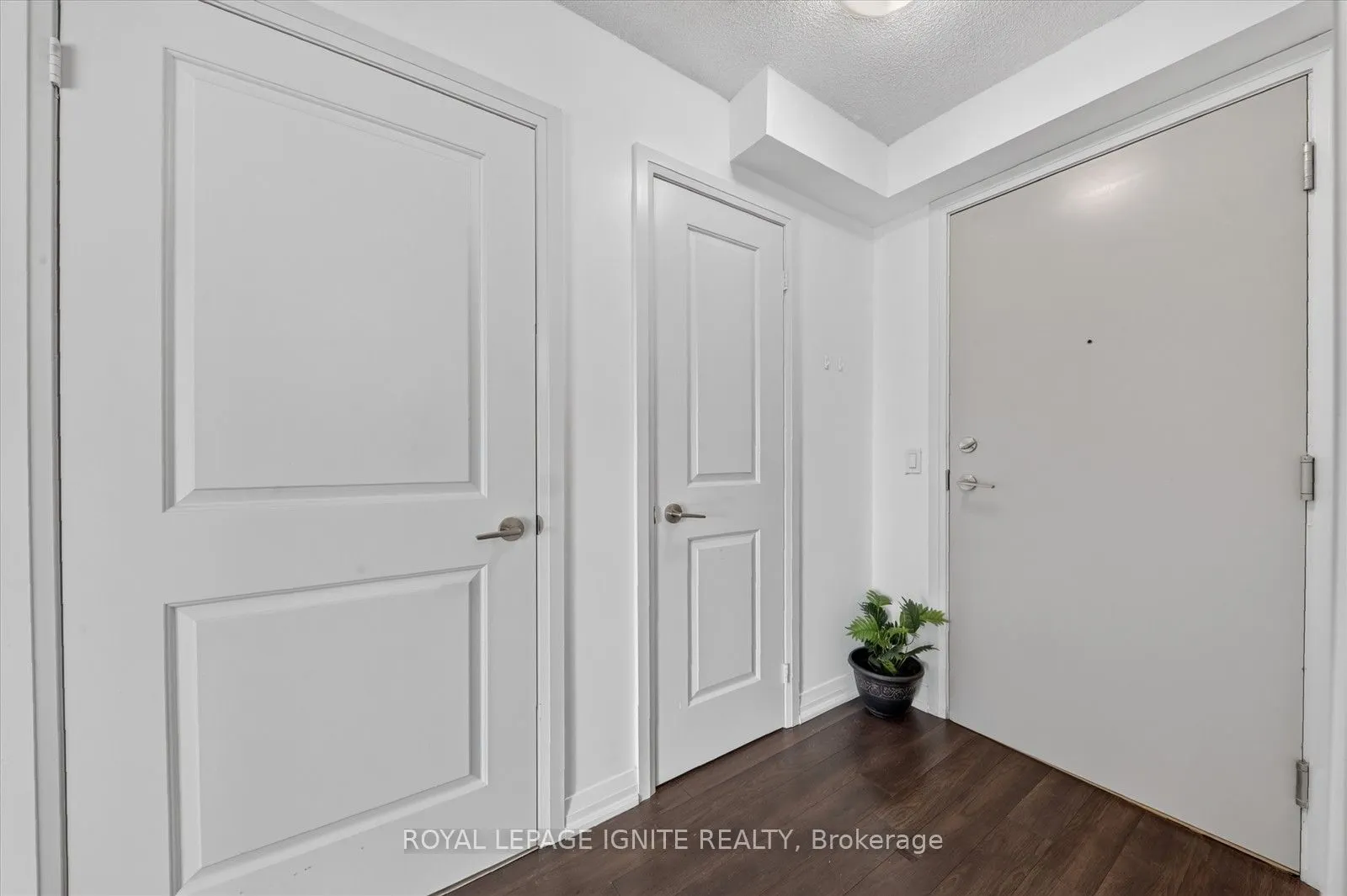 30 Meadowglen Place #1110
