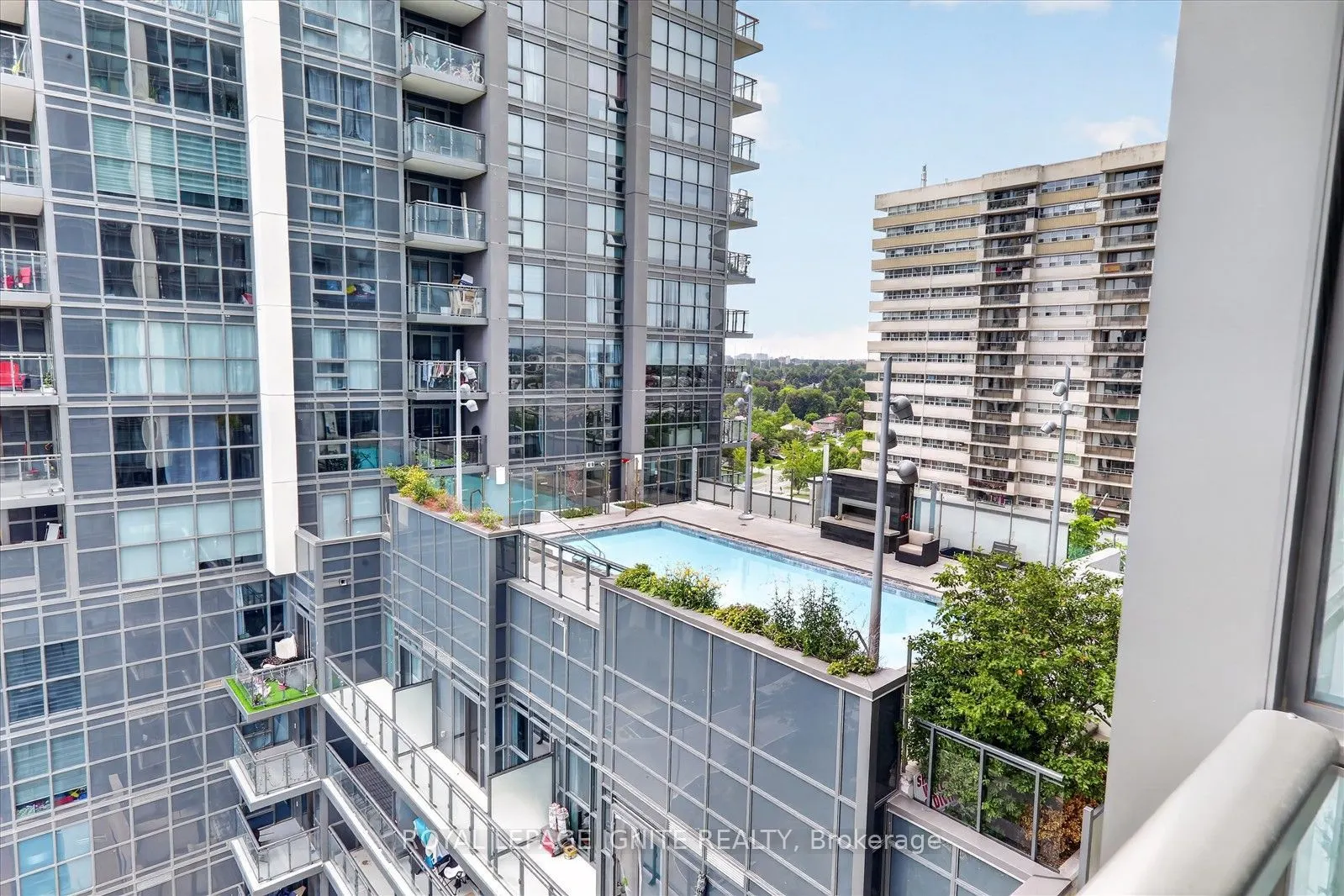 30 Meadowglen Place #1110