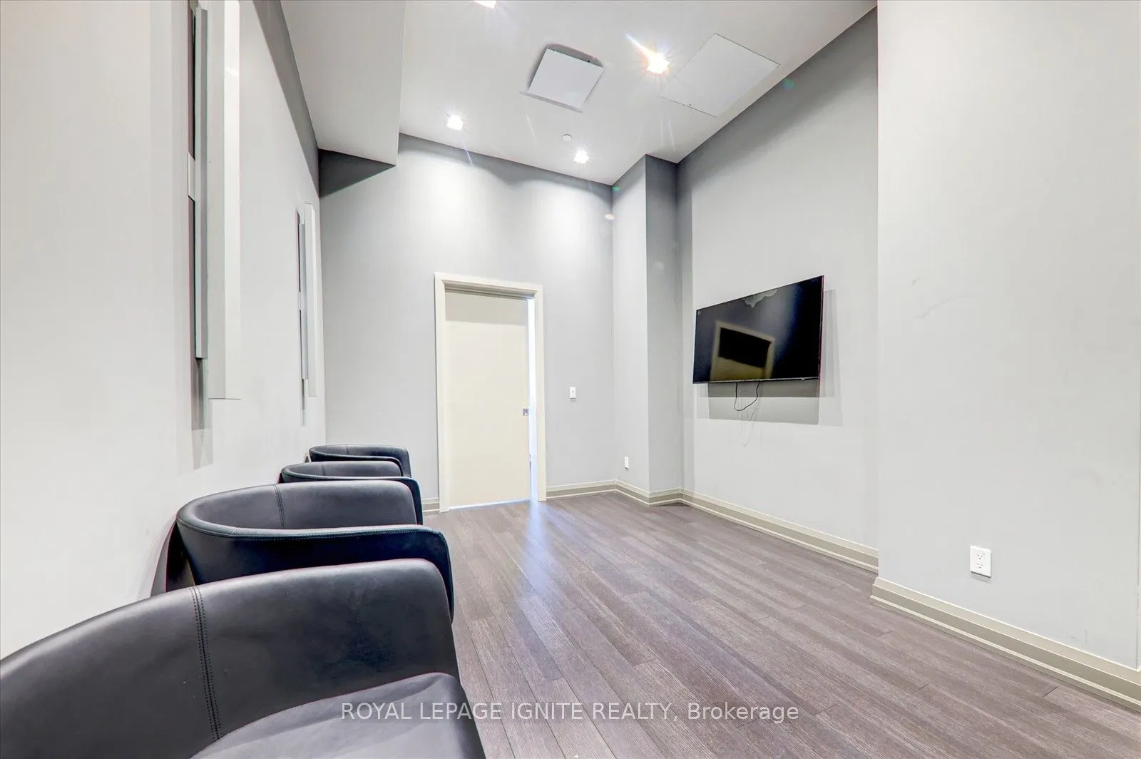 30 Meadowglen Place #1110