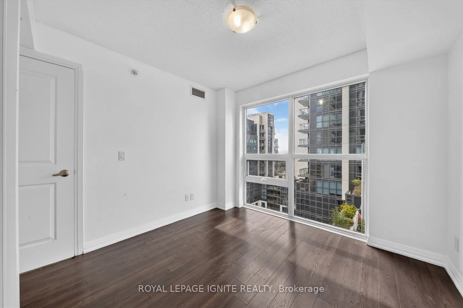 30 Meadowglen Place #1110