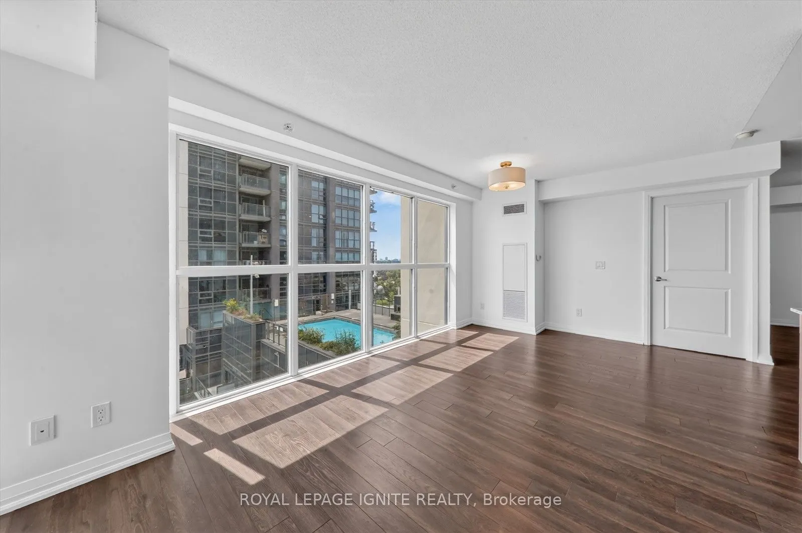 30 Meadowglen Place #1110