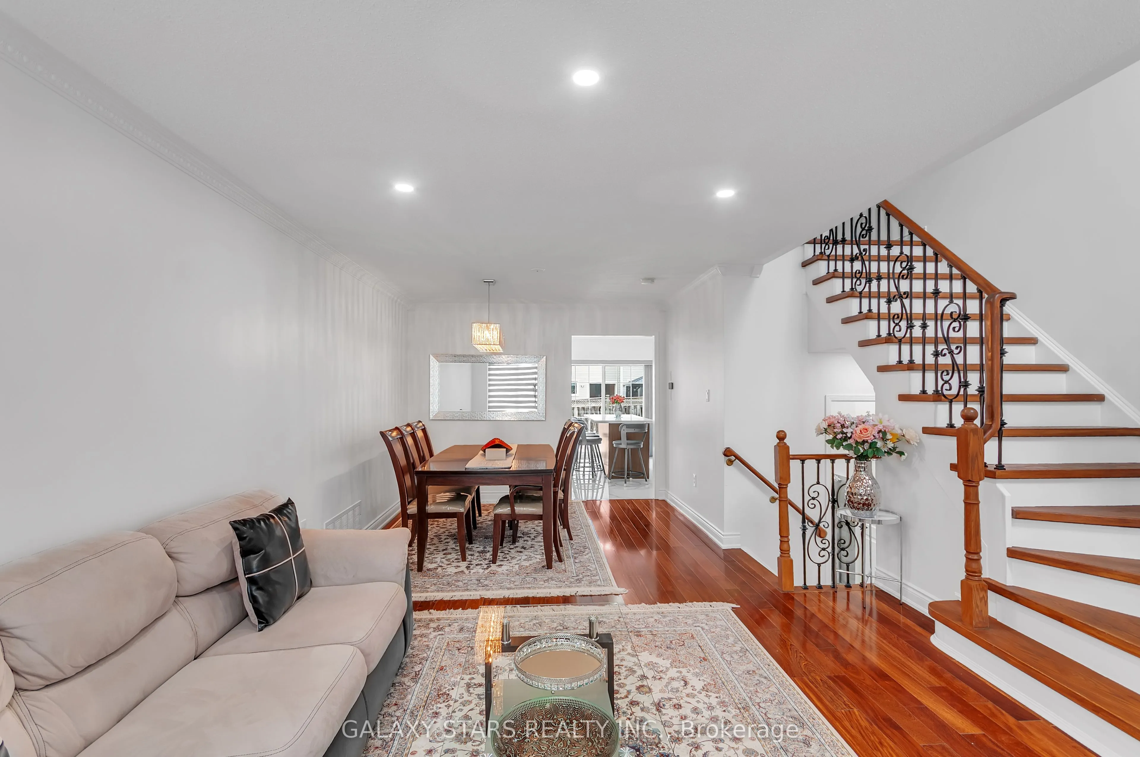 32 Armitage Crescent