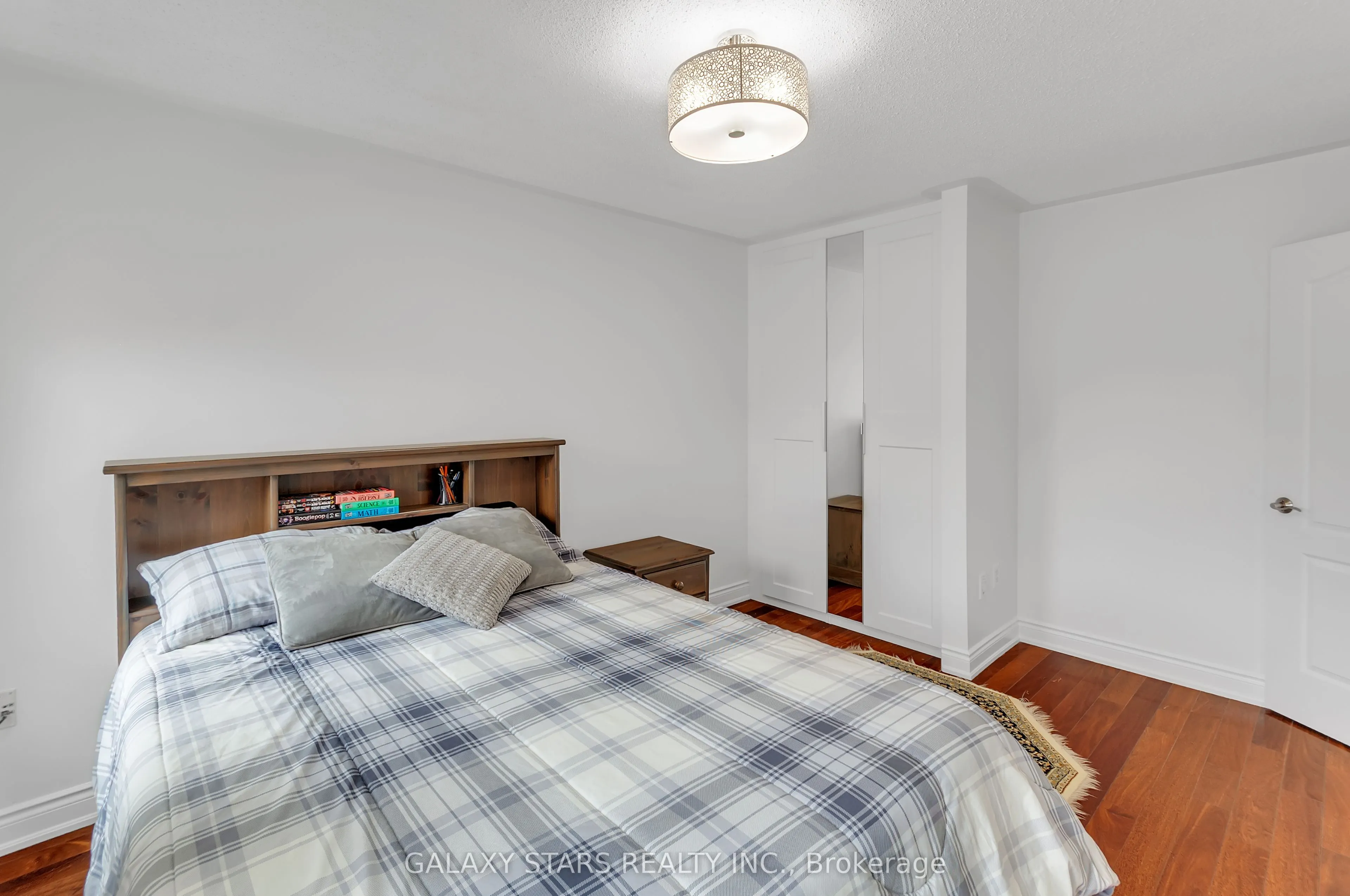 32 Armitage Crescent