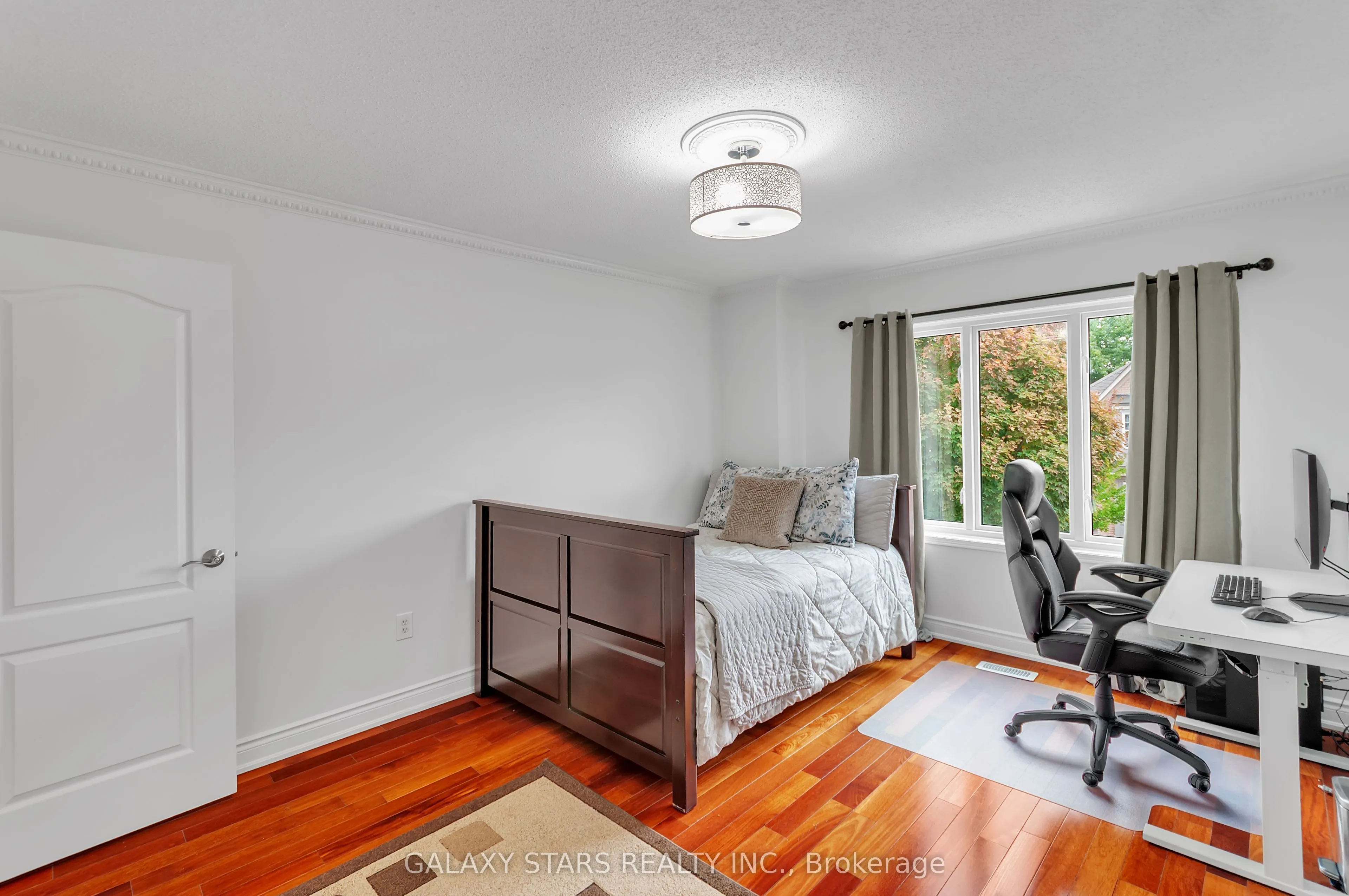 32 Armitage Crescent