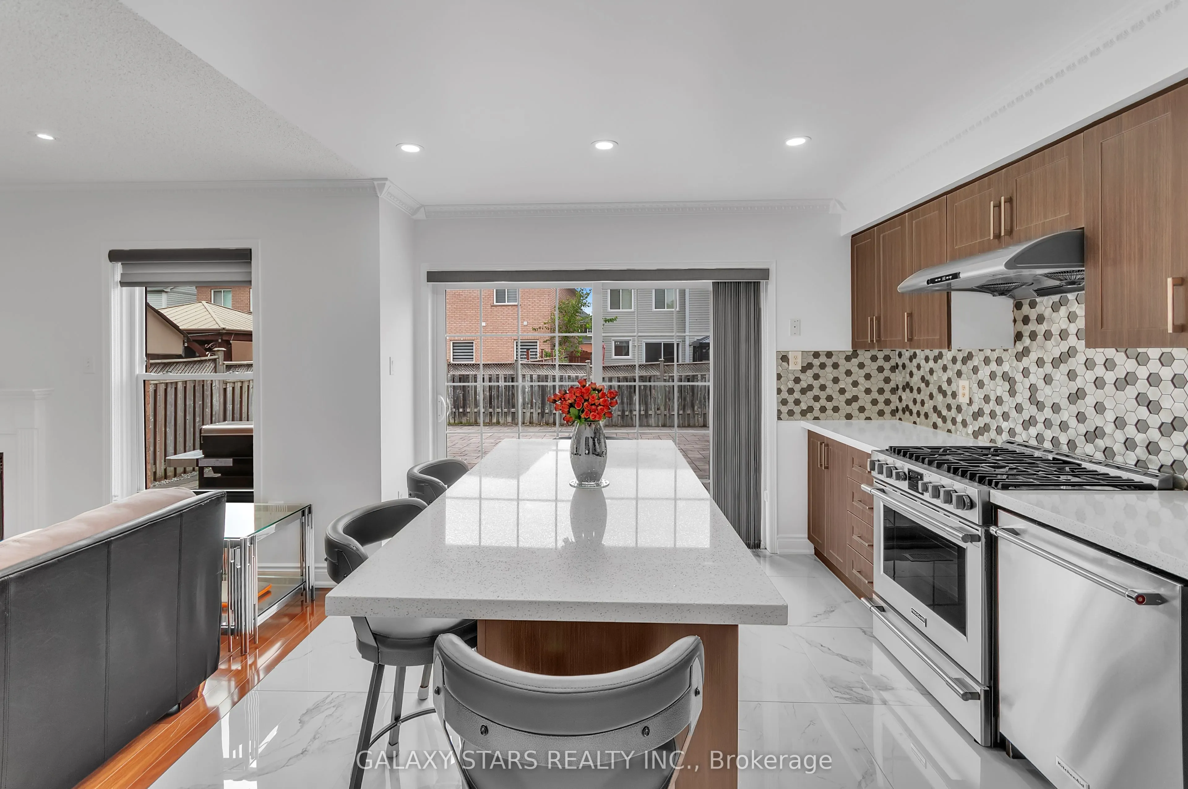 32 Armitage Crescent