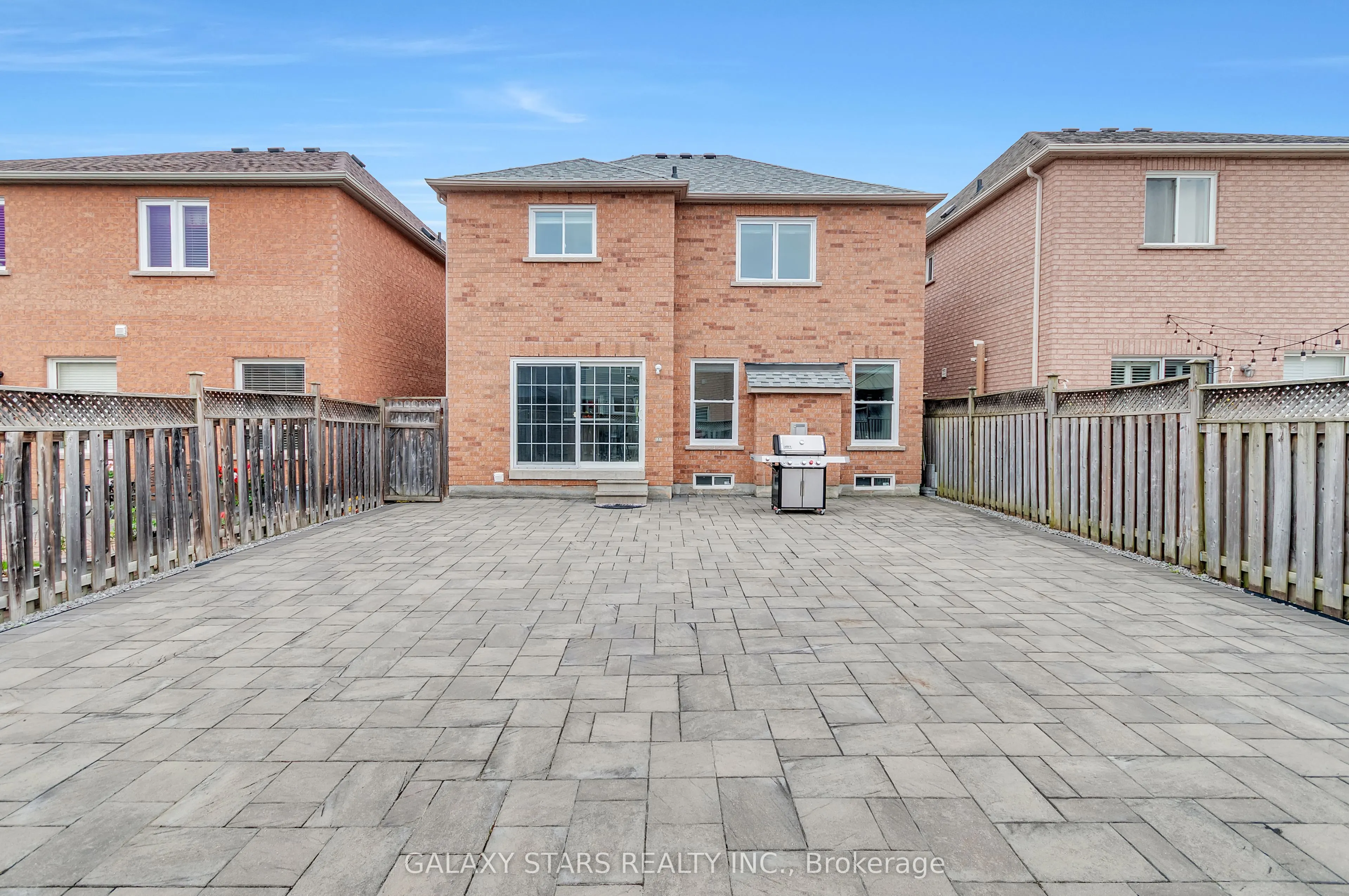 32 Armitage Crescent