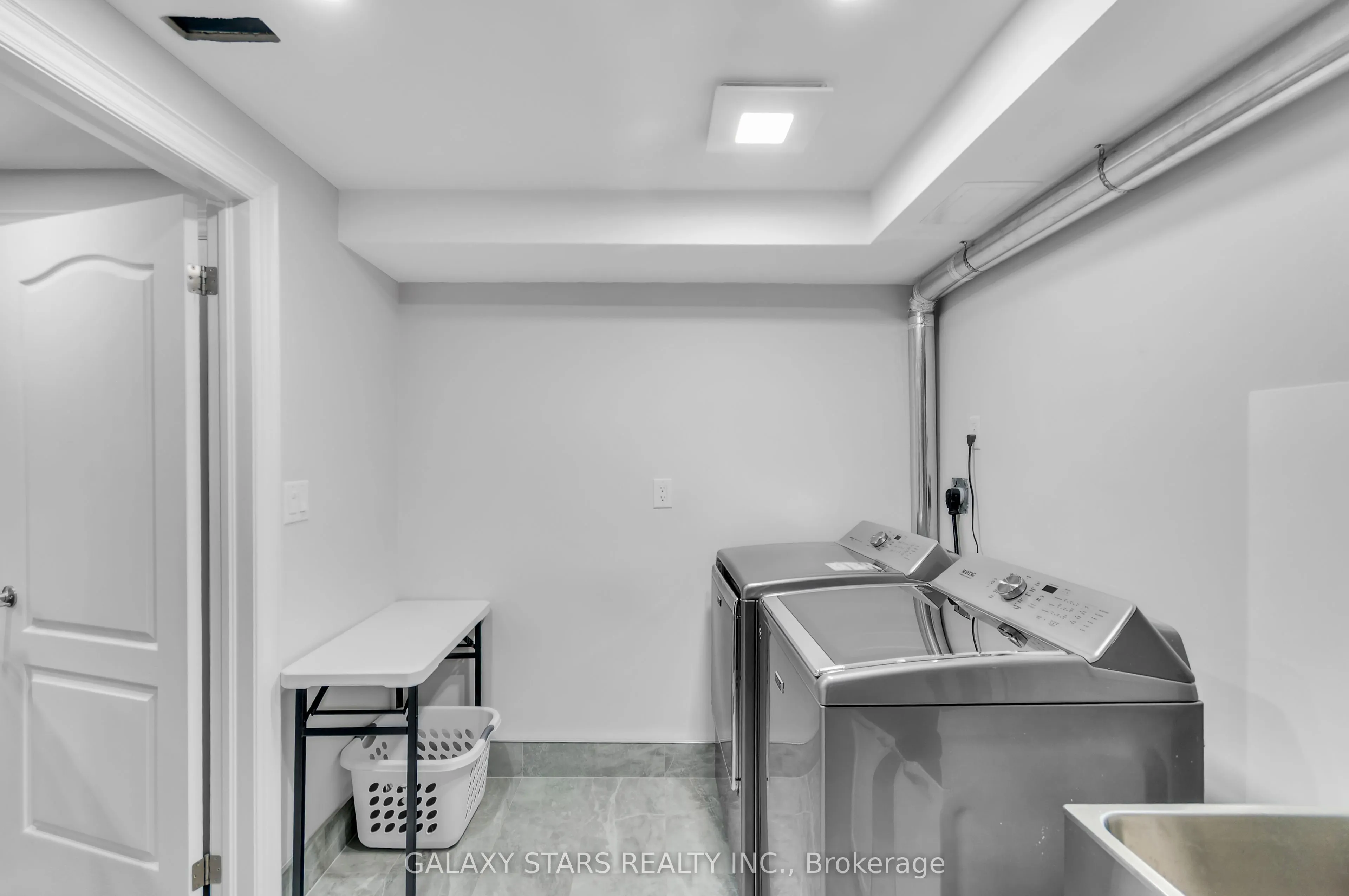 32 Armitage Crescent