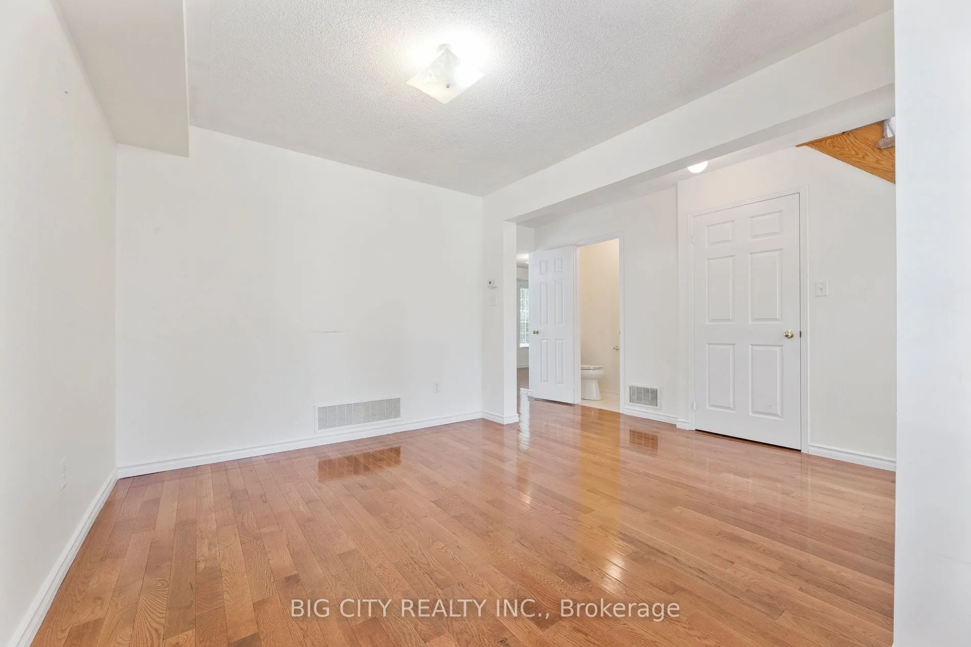 23 Angier Crescent #Upper