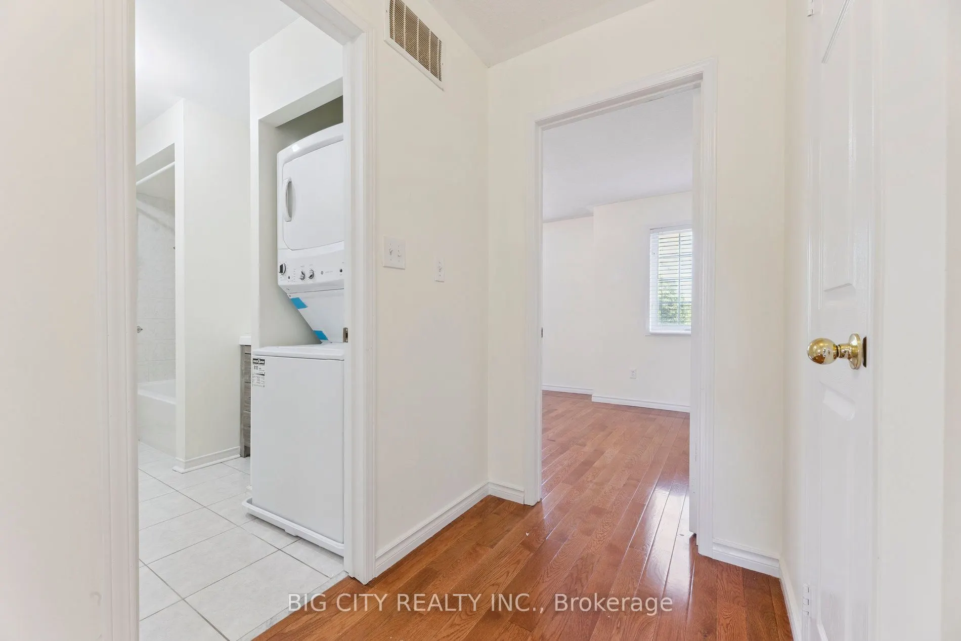 23 Angier Crescent #Upper