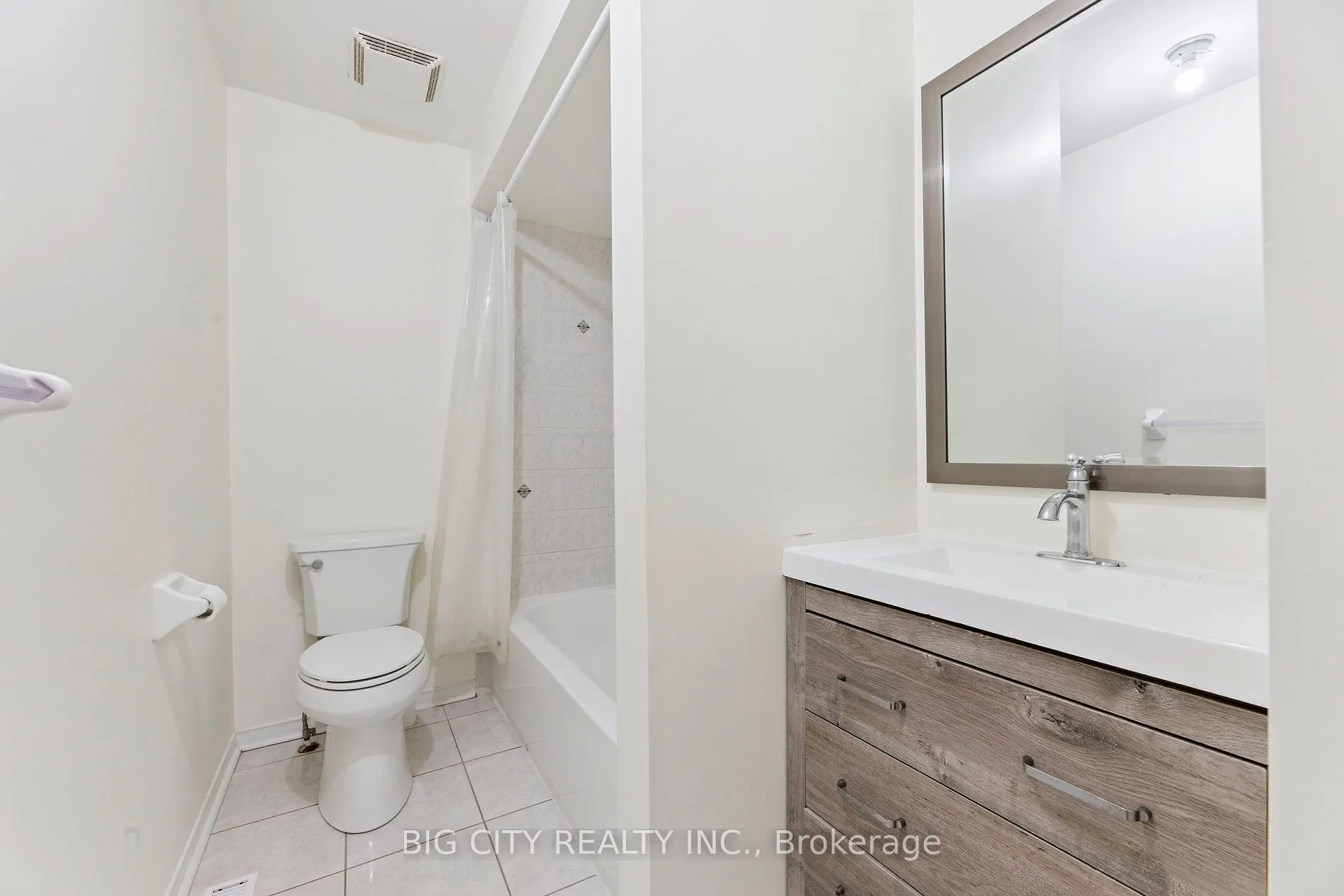 23 Angier Crescent #Upper