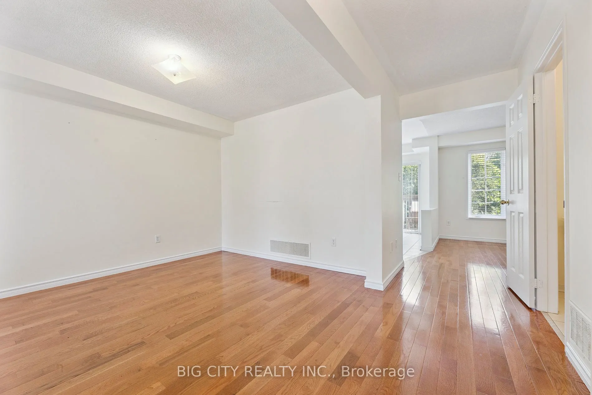 23 Angier Crescent #Upper