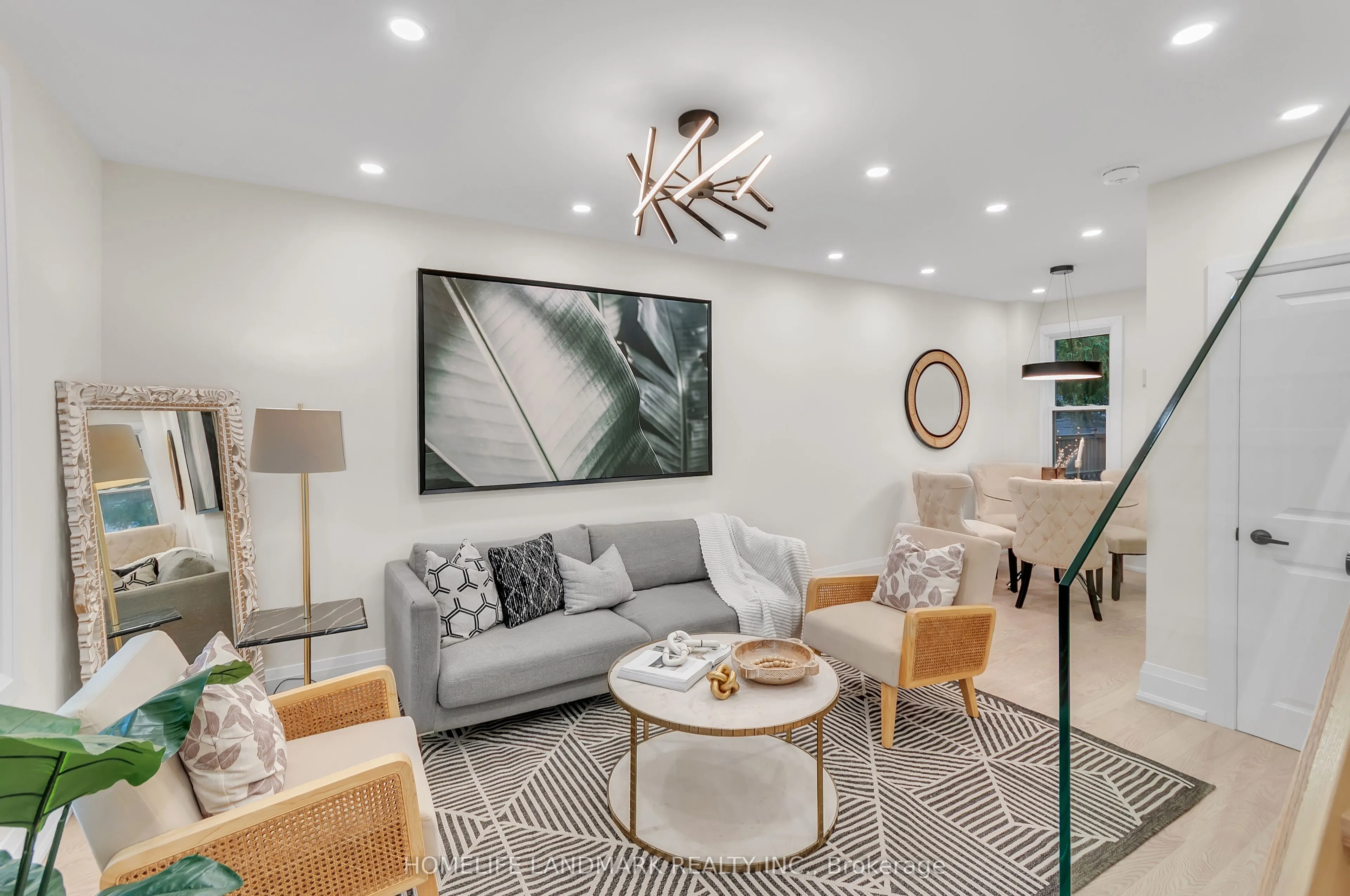 26 Queensdale Avenue