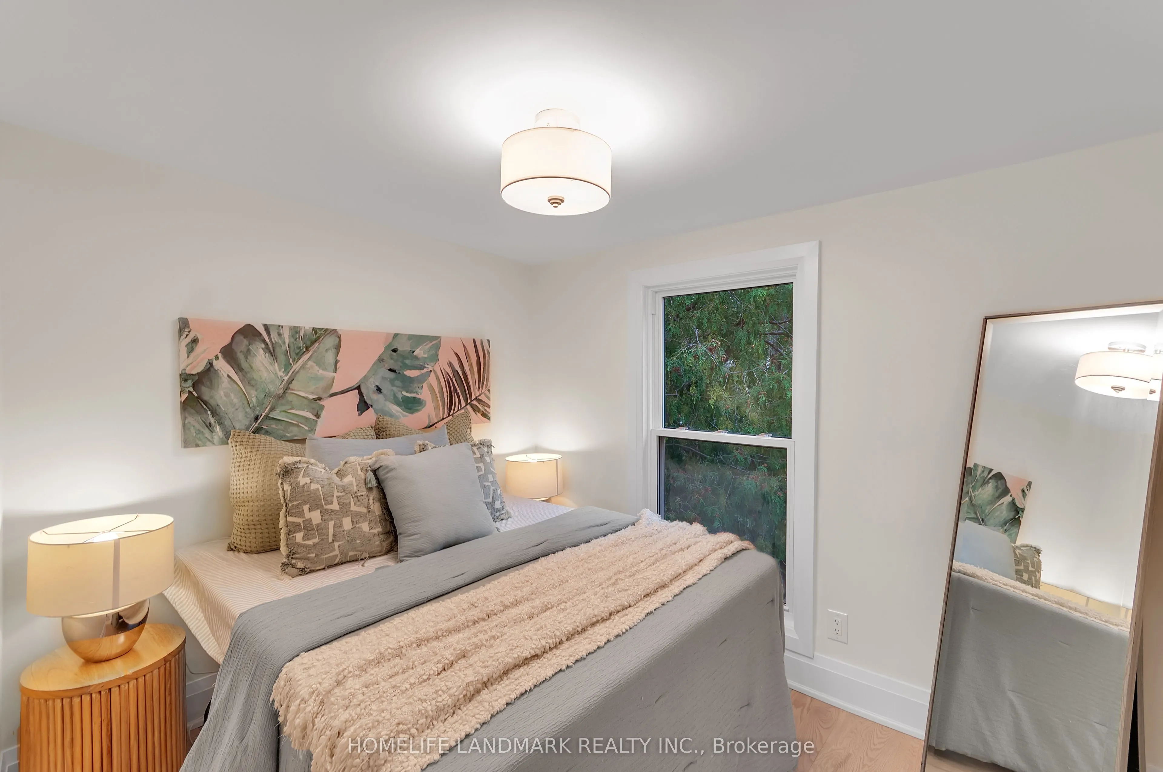 26 Queensdale Avenue