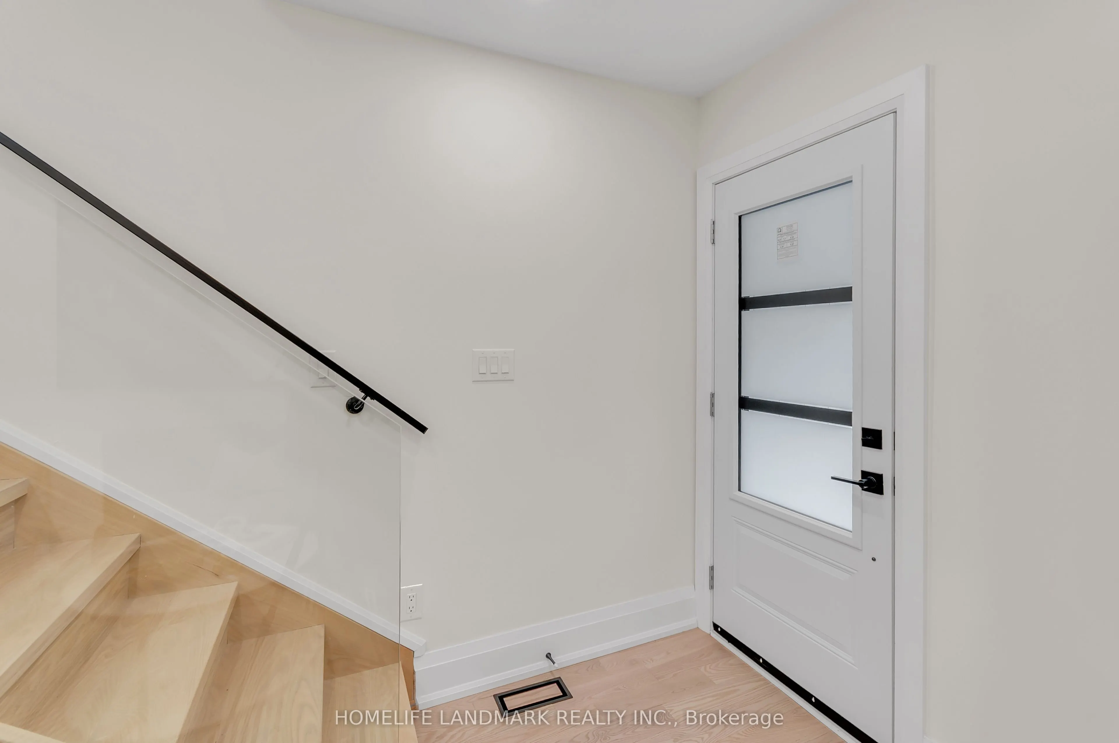 26 Queensdale Avenue
