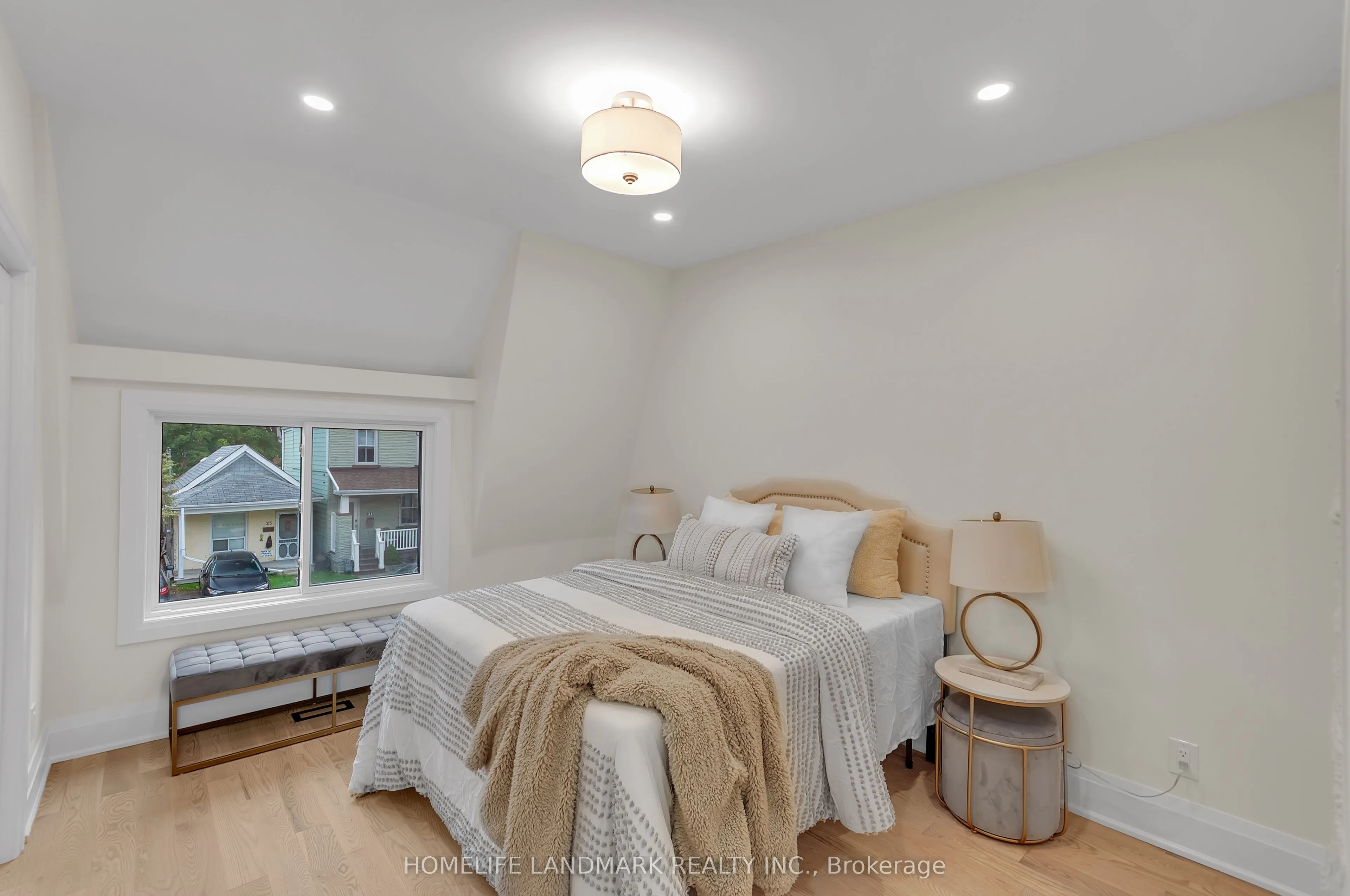 26 Queensdale Avenue
