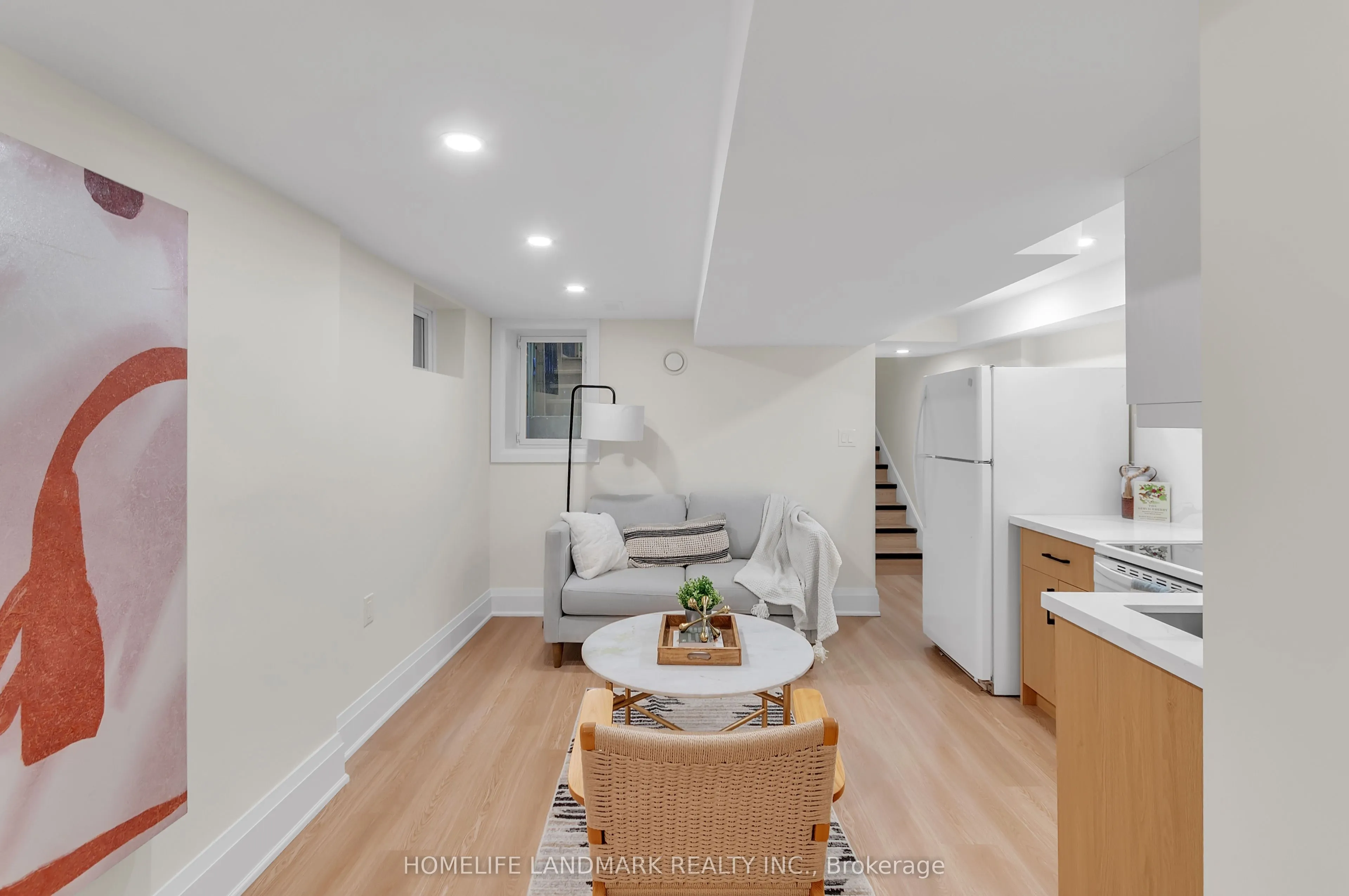 26 Queensdale Avenue