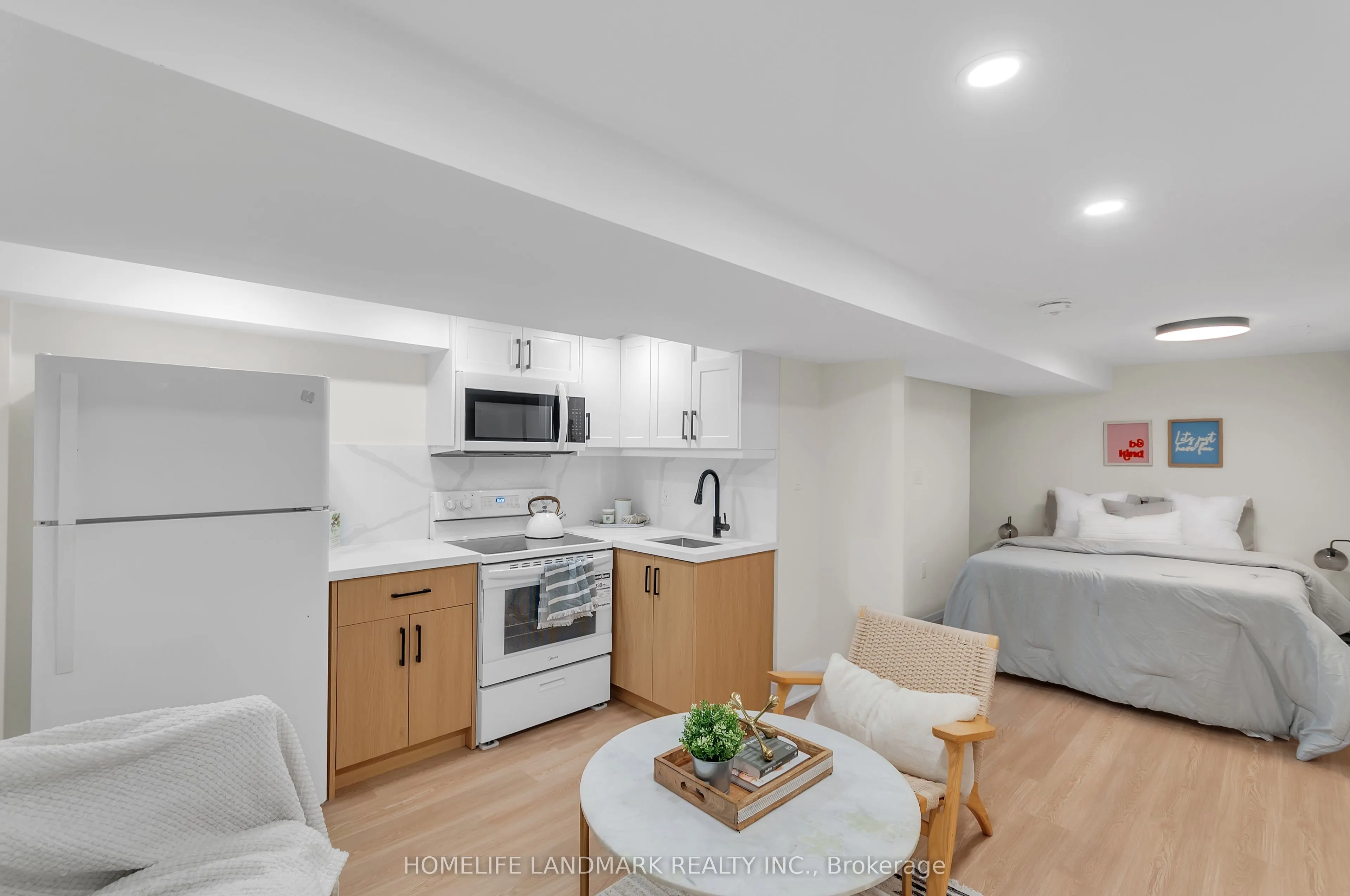 26 Queensdale Avenue
