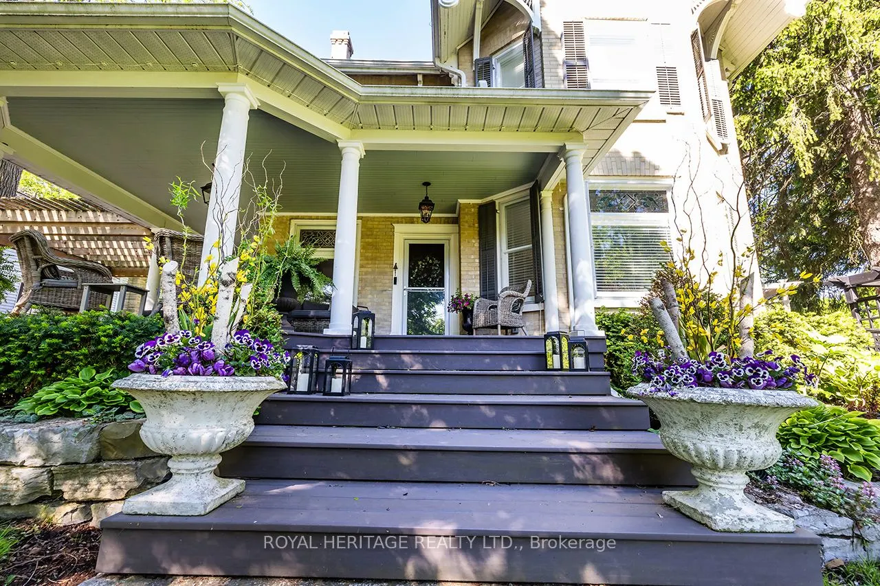 220 Cochrane Street