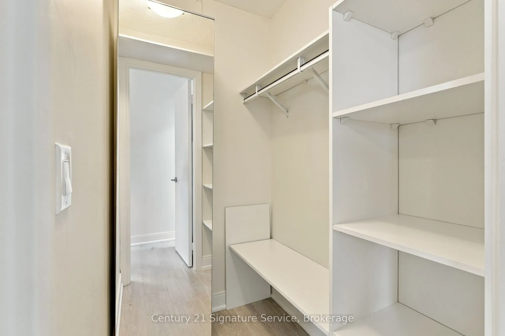 135 Village Green Square #1822