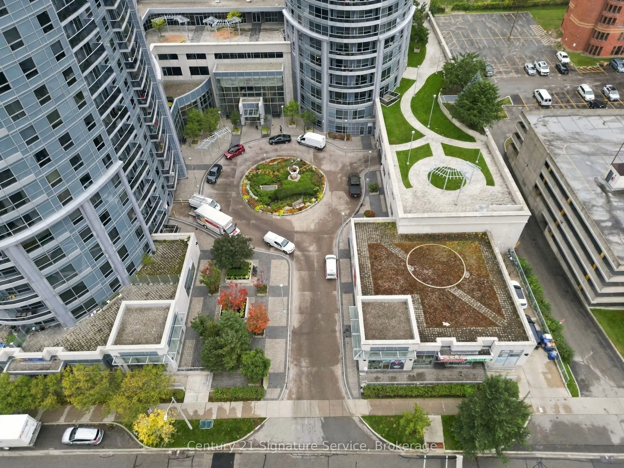 135 Village Green Square #1822