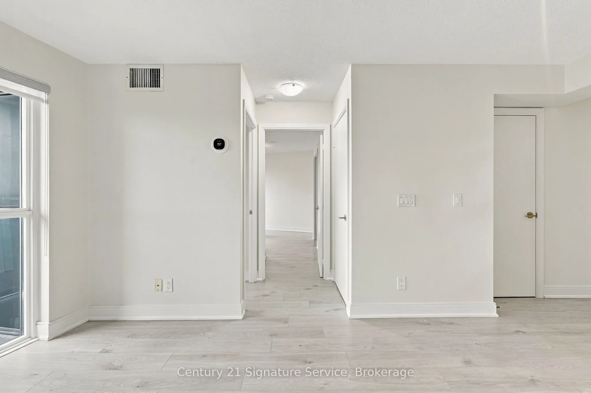 135 Village Green Square #1822
