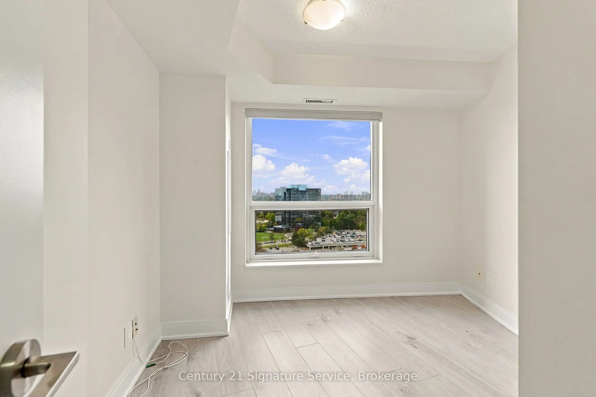 135 Village Green Square #1822