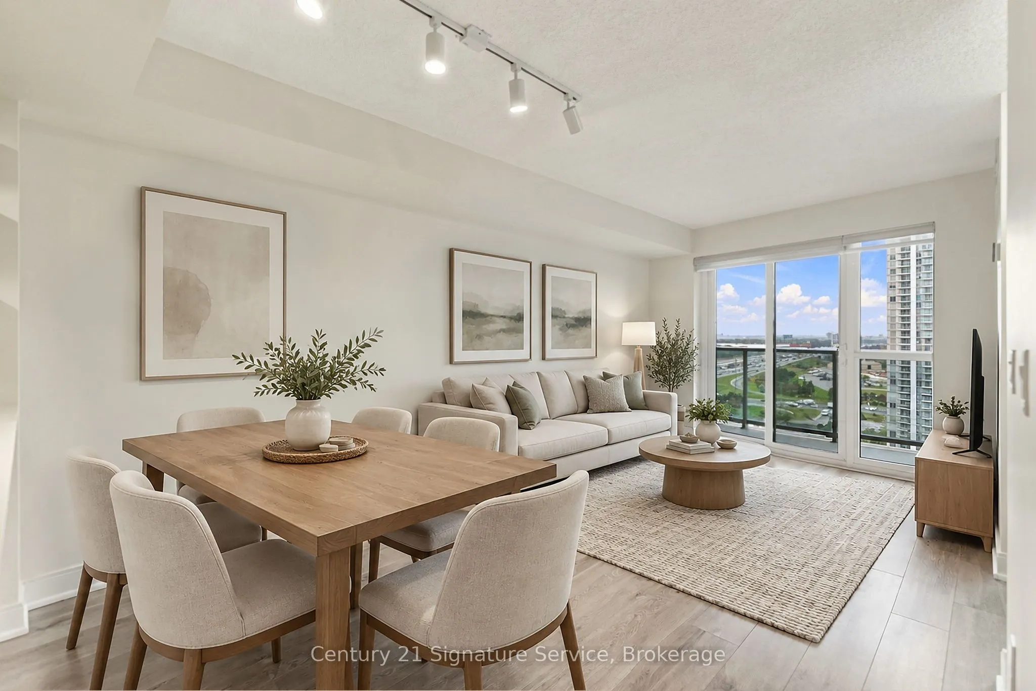 135 Village Green Square #1822