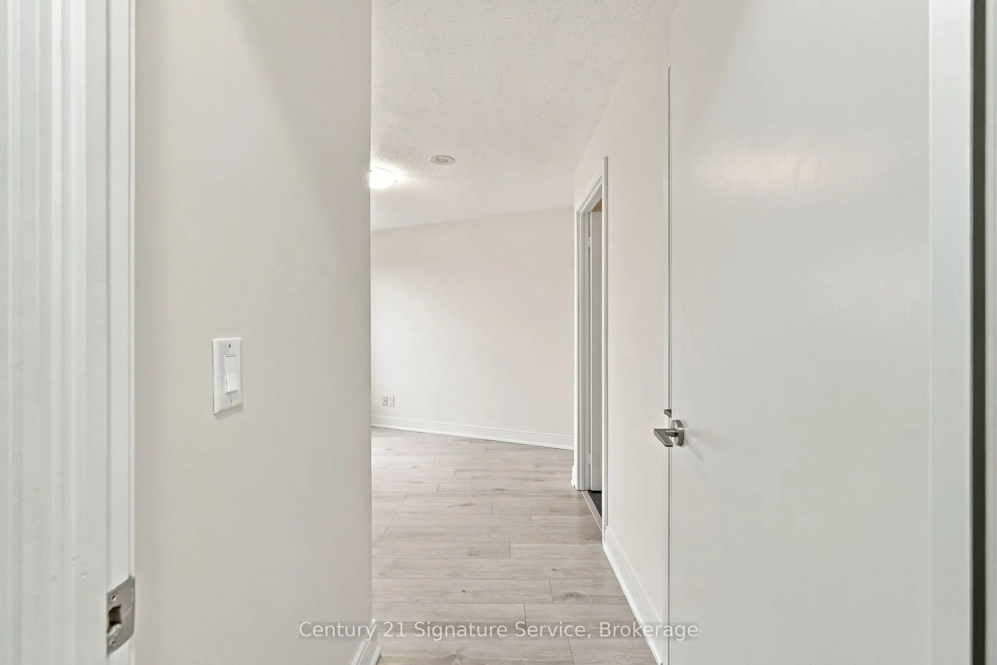 135 Village Green Square #1822