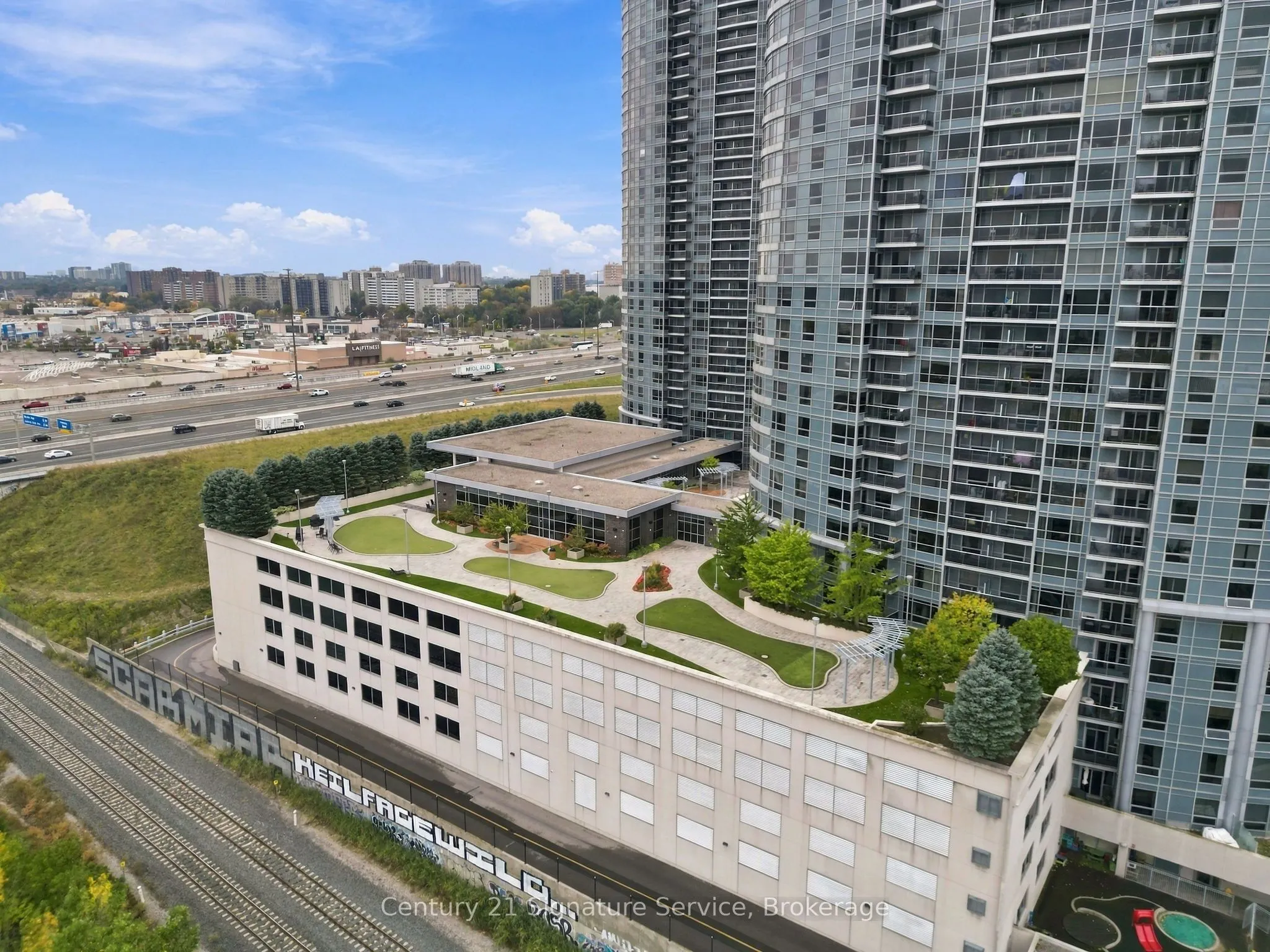 135 Village Green Square #1822