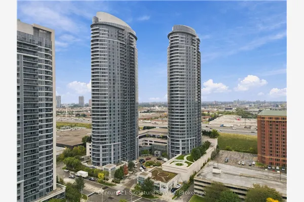 135 Village Green Square #1822
