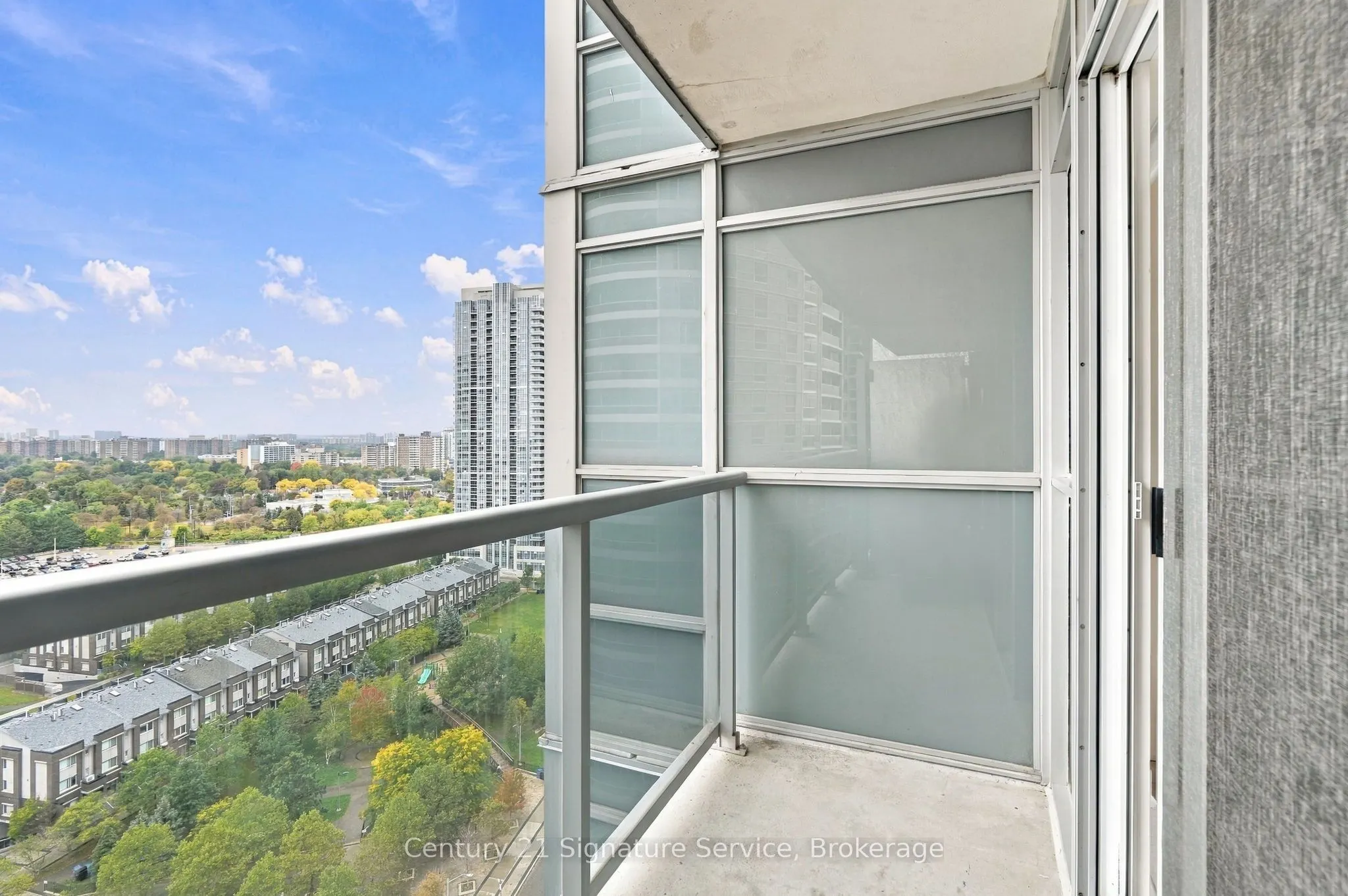 135 Village Green Square #1822