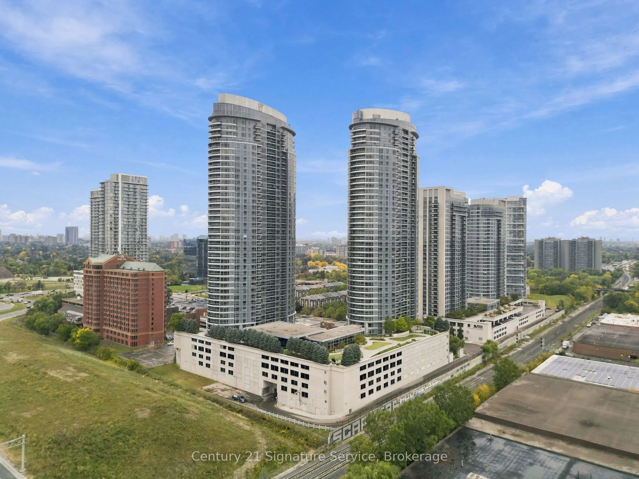 135 Village Green Square #1822