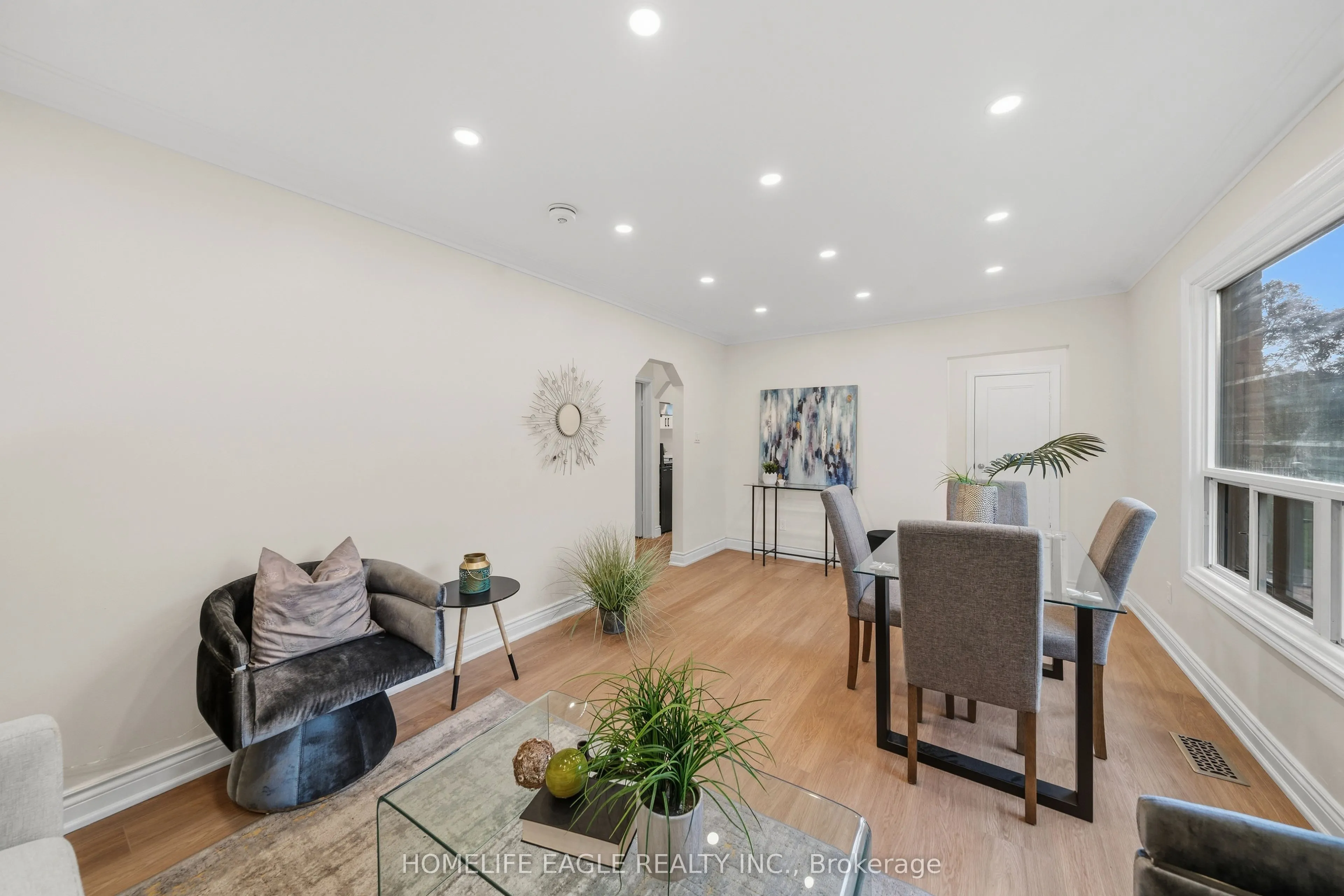 82 Scarborough Heights Boulevard