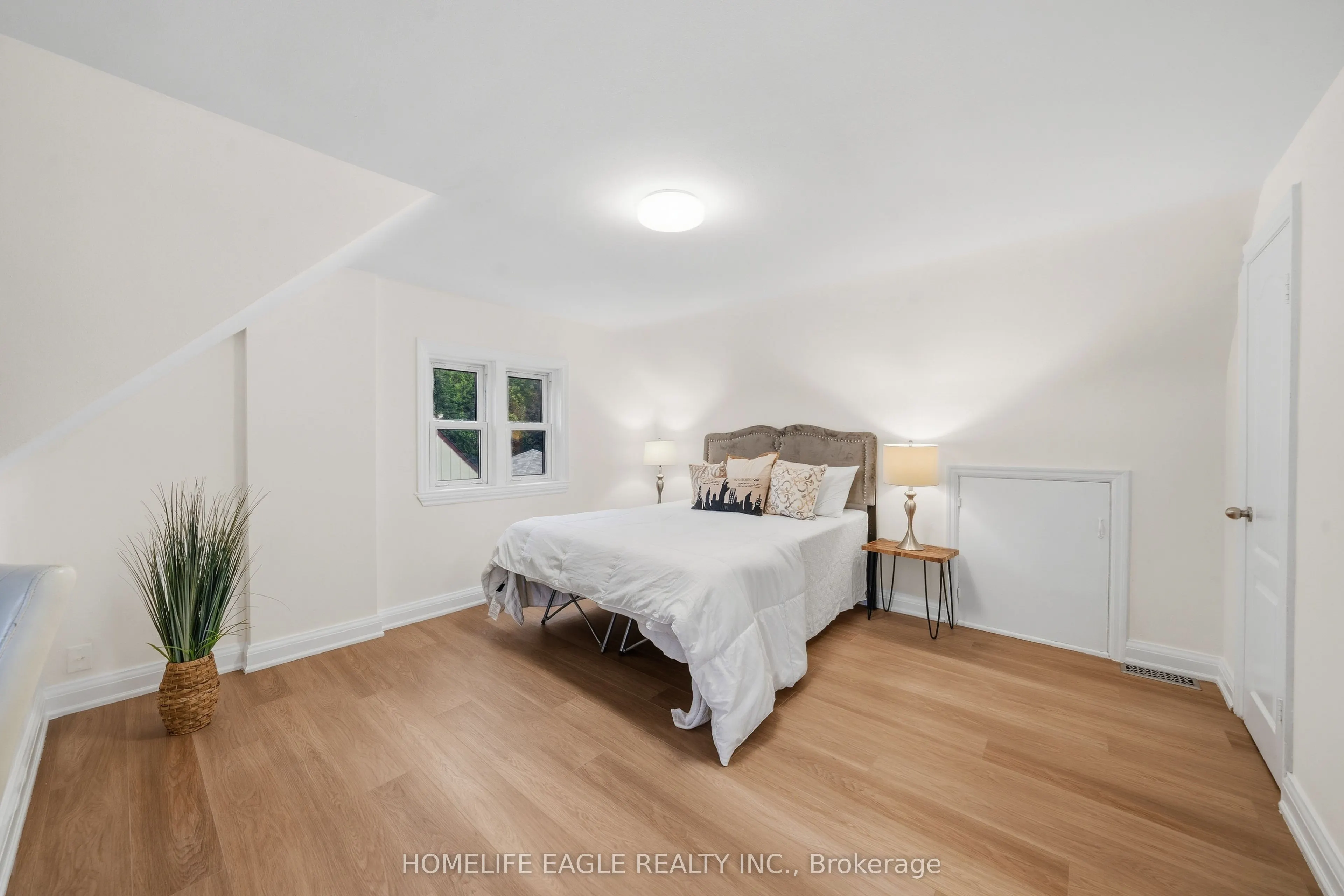 82 Scarborough Heights Boulevard
