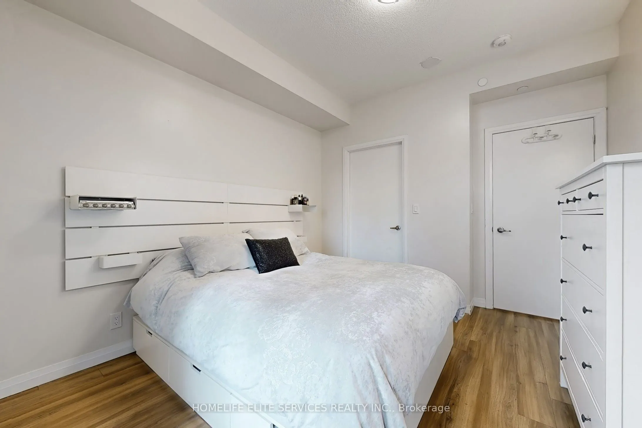 2152 Lawrence Avenue E #210