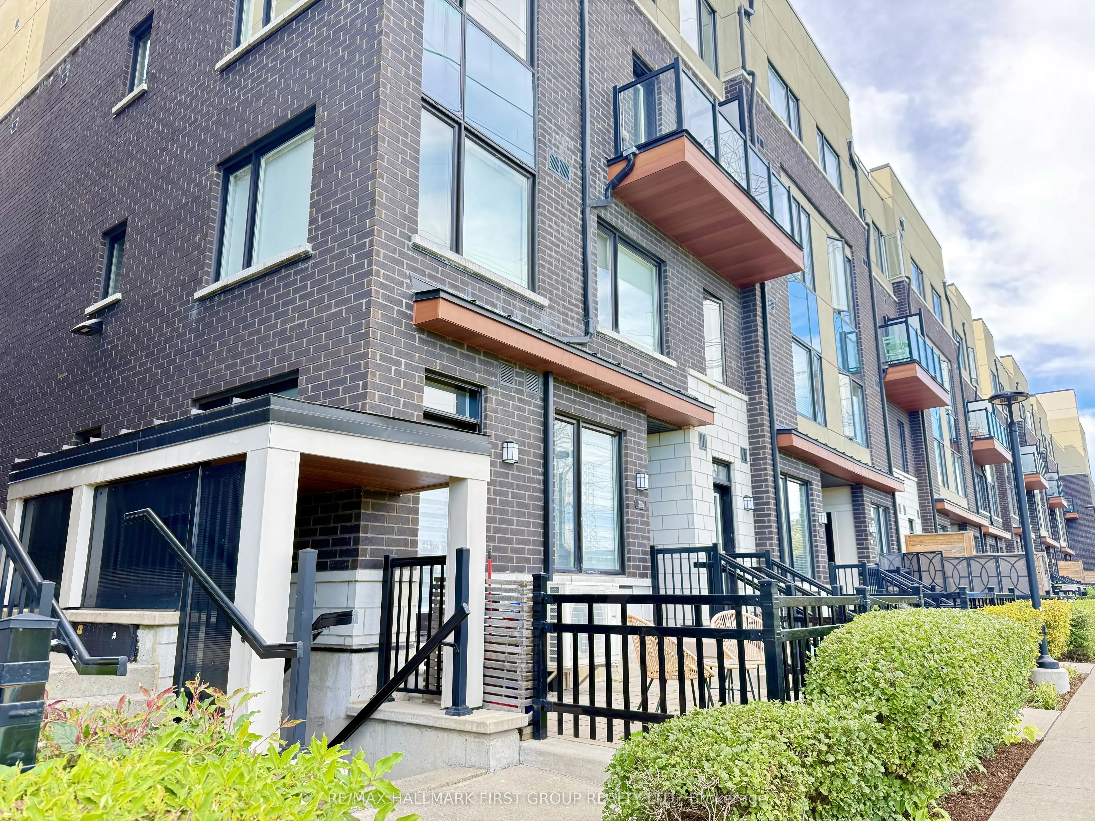 1555 Kingston Road #318