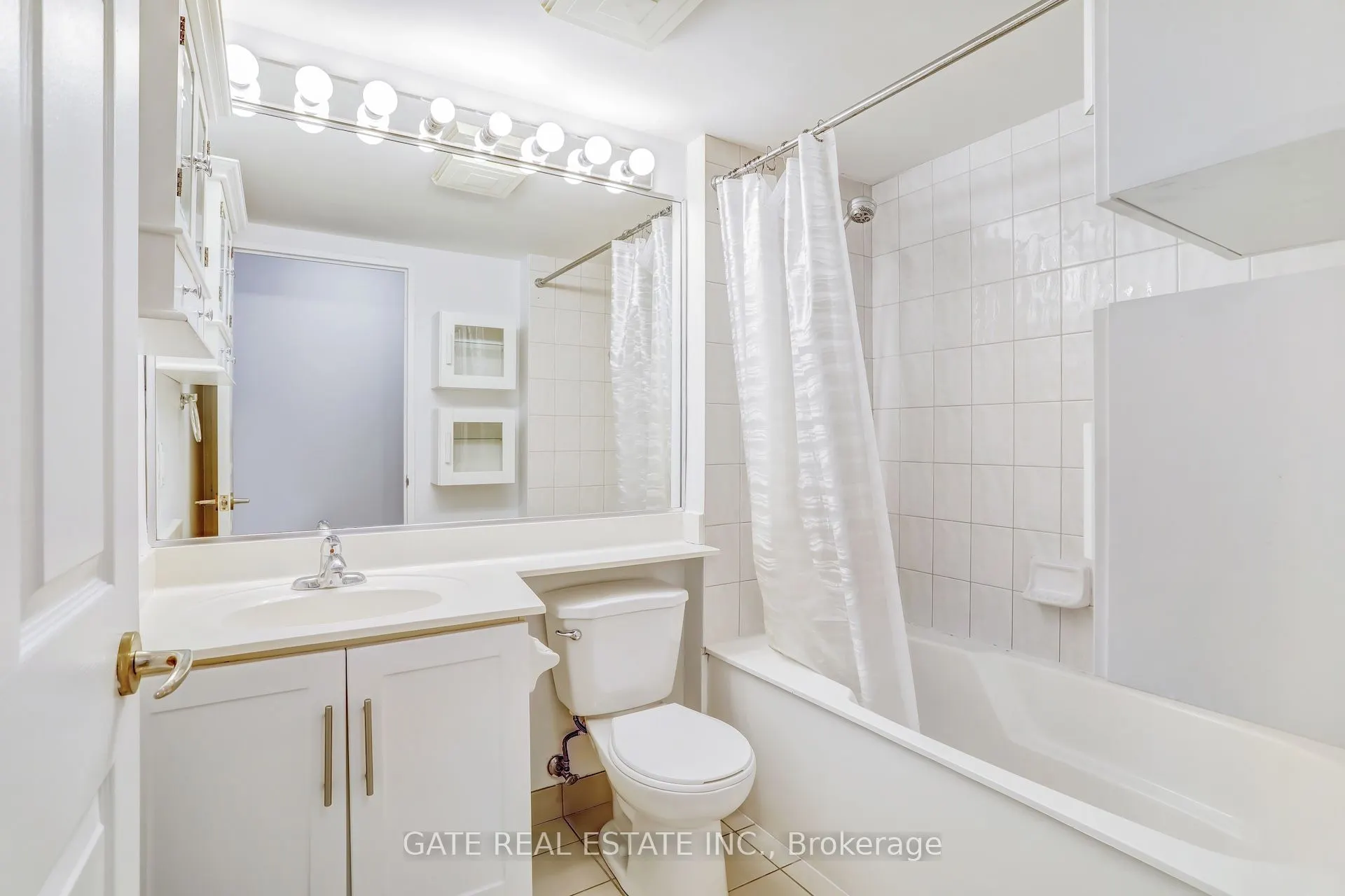 8 Lee Centre Drive #1111