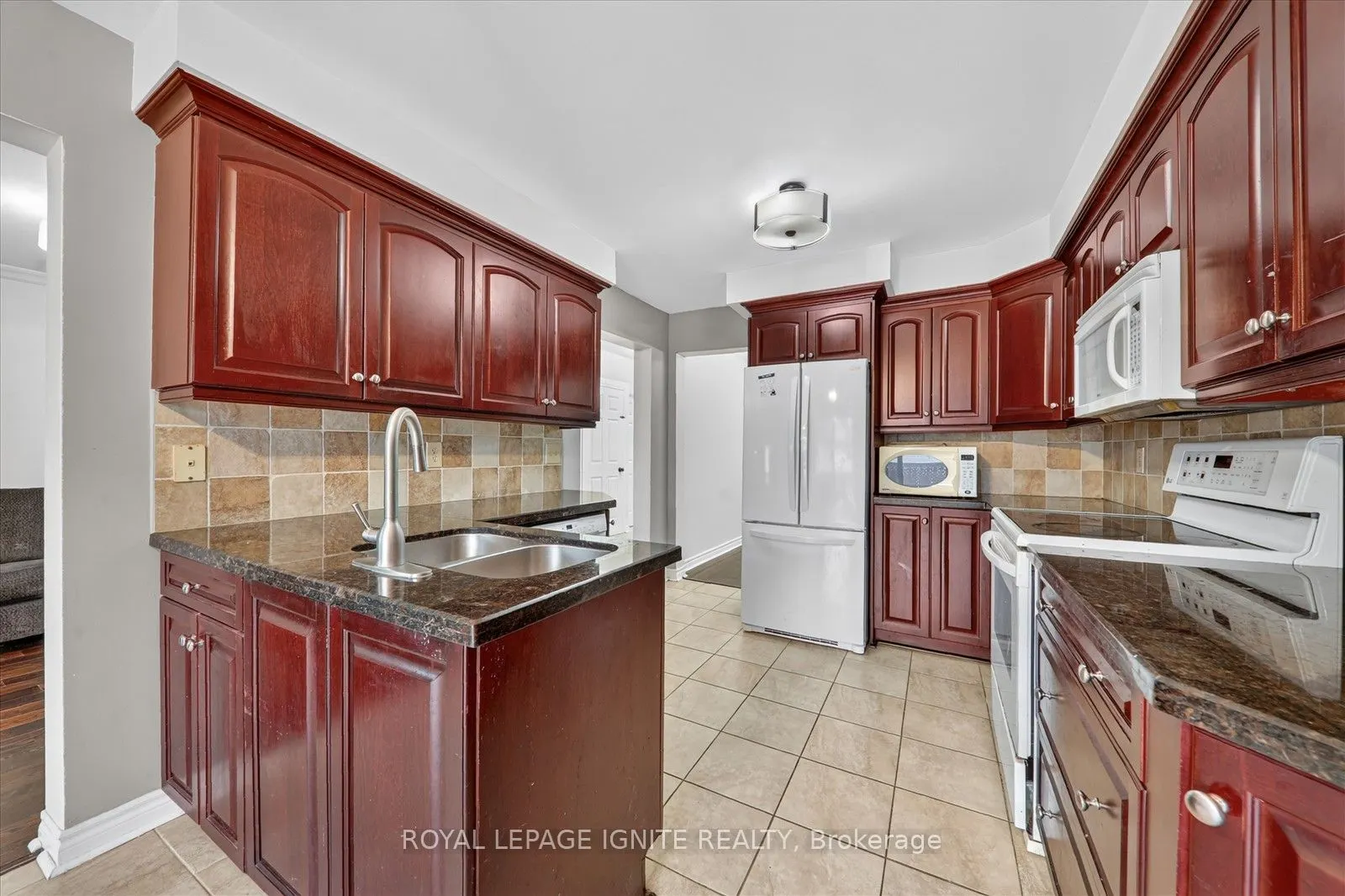 8 Vail Meadows Crescent #BSMNT