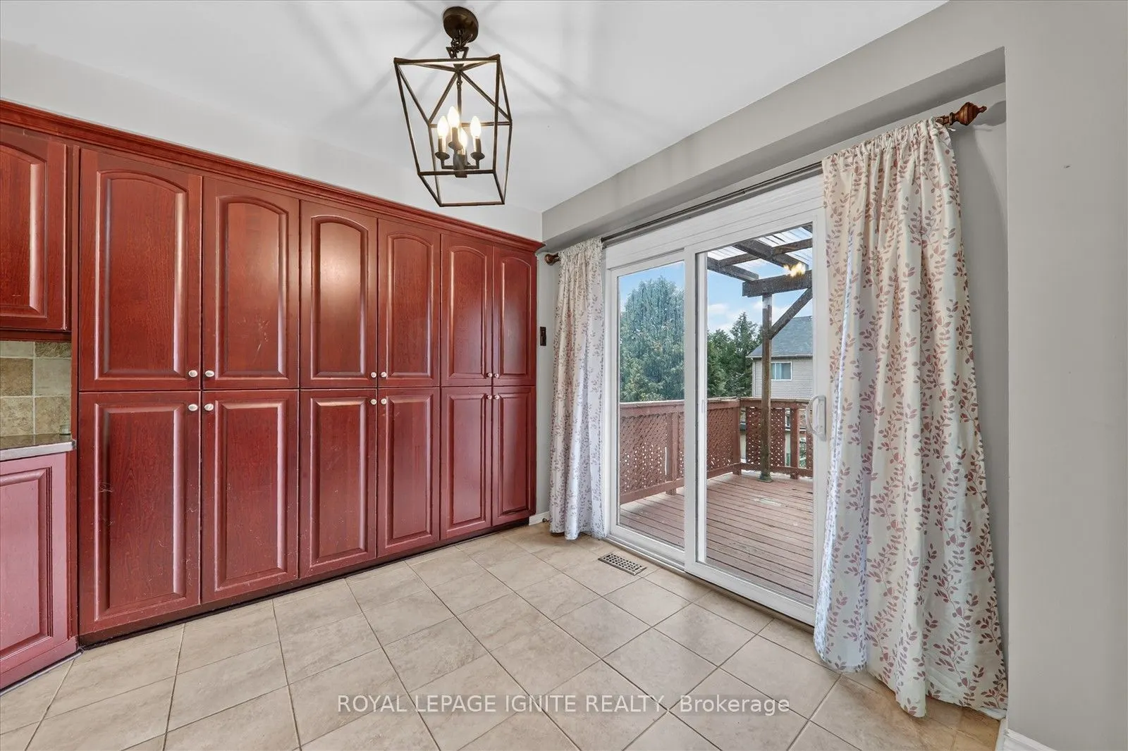 8 Vail Meadows Crescent #BSMNT